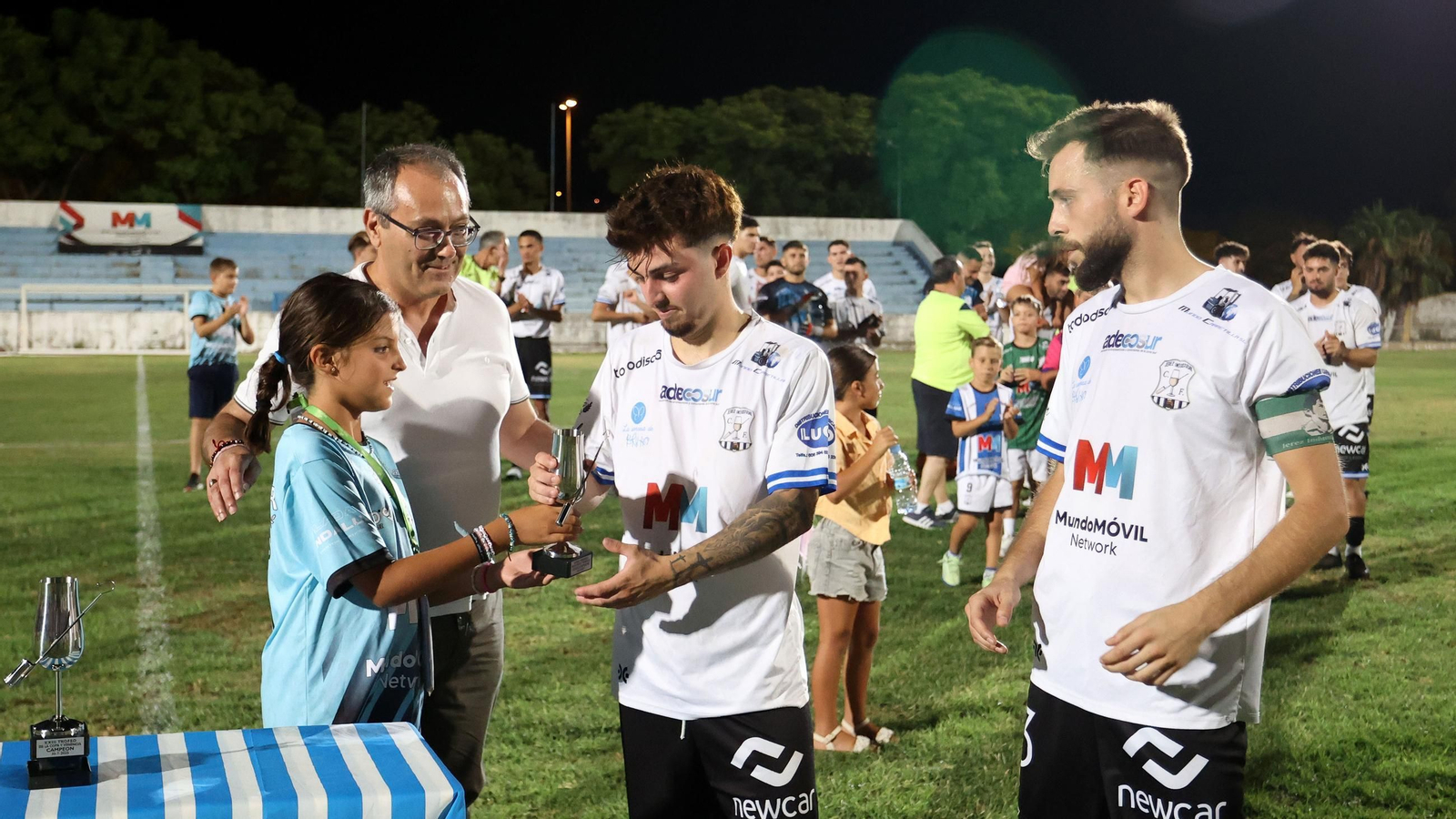 Imágenes del Trofeo de la Copa y la Venencia entre el Jerez Industrial y el Xerez DFC