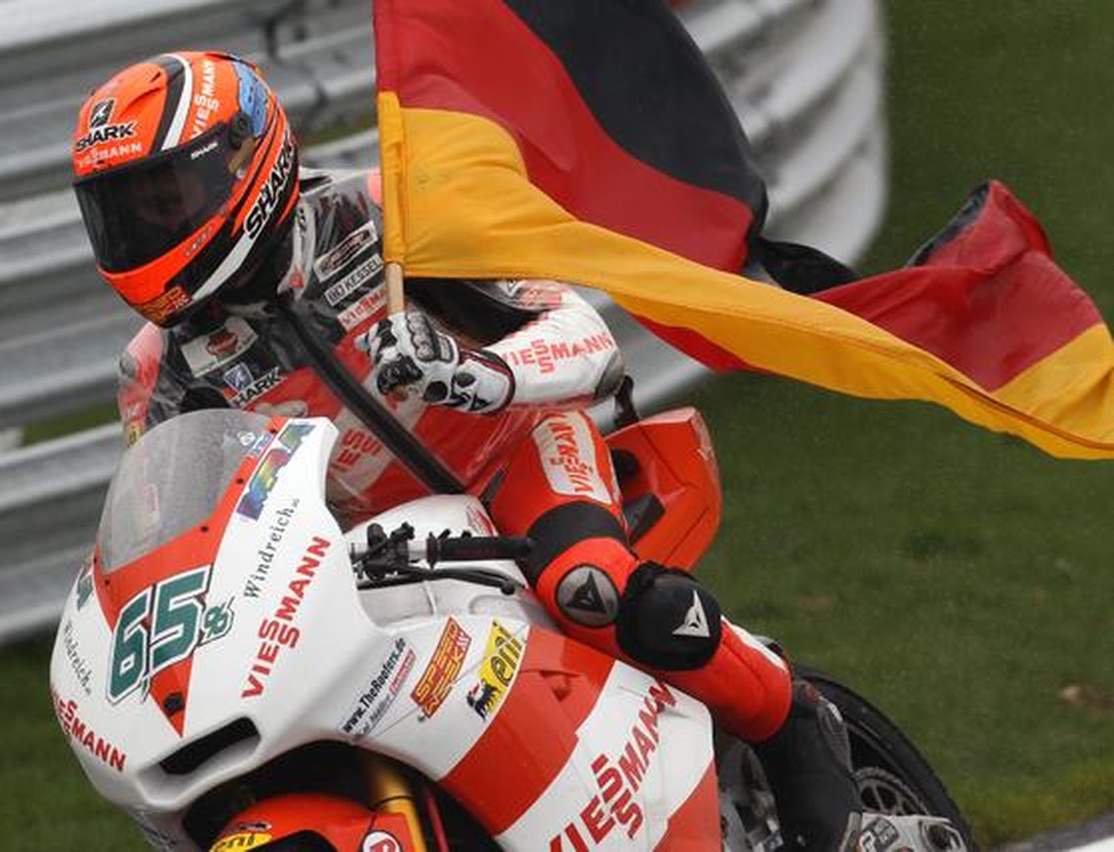 Stefan Bradl, ganador en Moto2 en el Gran Premio de Gran Bretaña.

Foto: AFP Photo