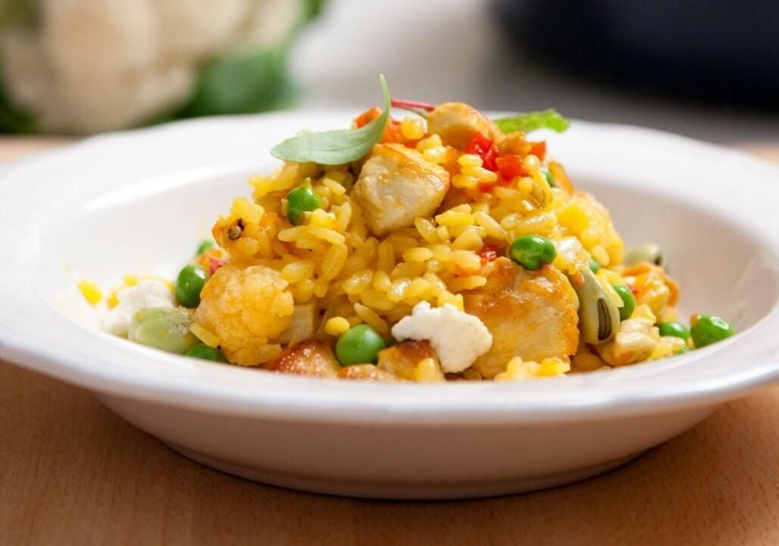 Receta patrocinada de arroz con verduras y pollo de corral