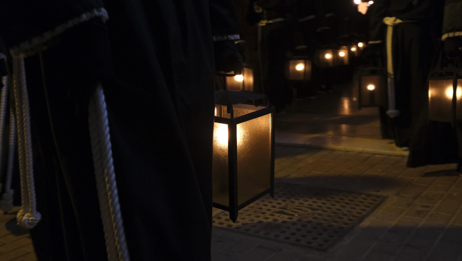 Procesión del Perdón en Almería, en imágenes