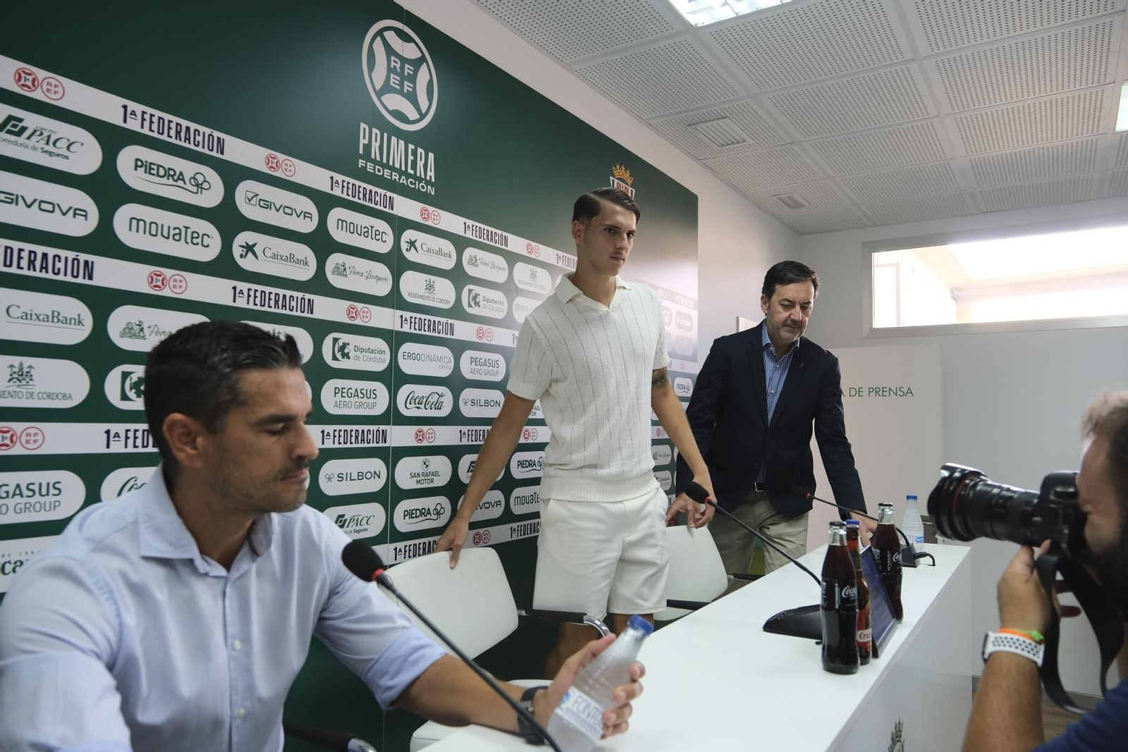 Las mejores fotos de la presentación de Álex Sala con el Córdoba CF