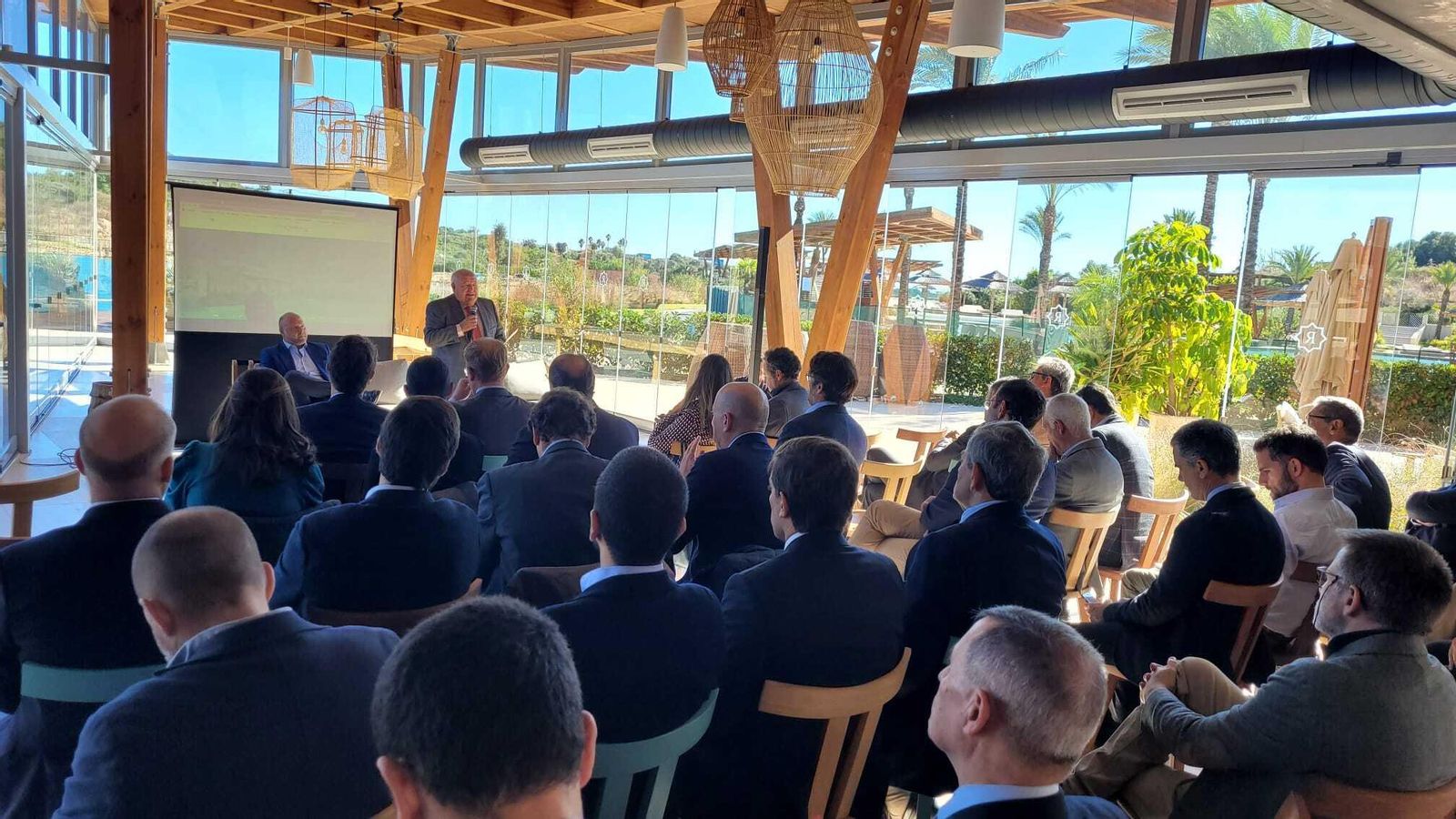 Promotores inmobiliarios y constructores reunidos en Sotogrande para la constitución de un grupo de trabajo.