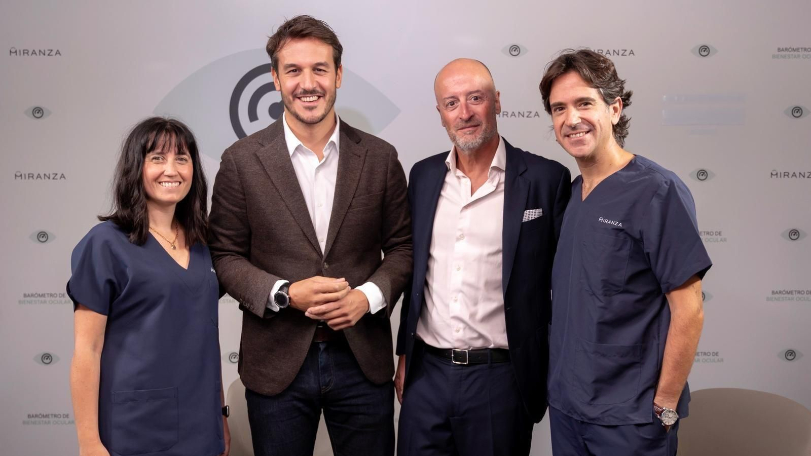 Los doctores Ioana Romero y Marco Sales, oftalmólogos de Miranza, han comentado los datos del estudio, presentado por el periodista Diego Losada, acompañado del CEO del grupo oftalmológico, Ramón Berra.