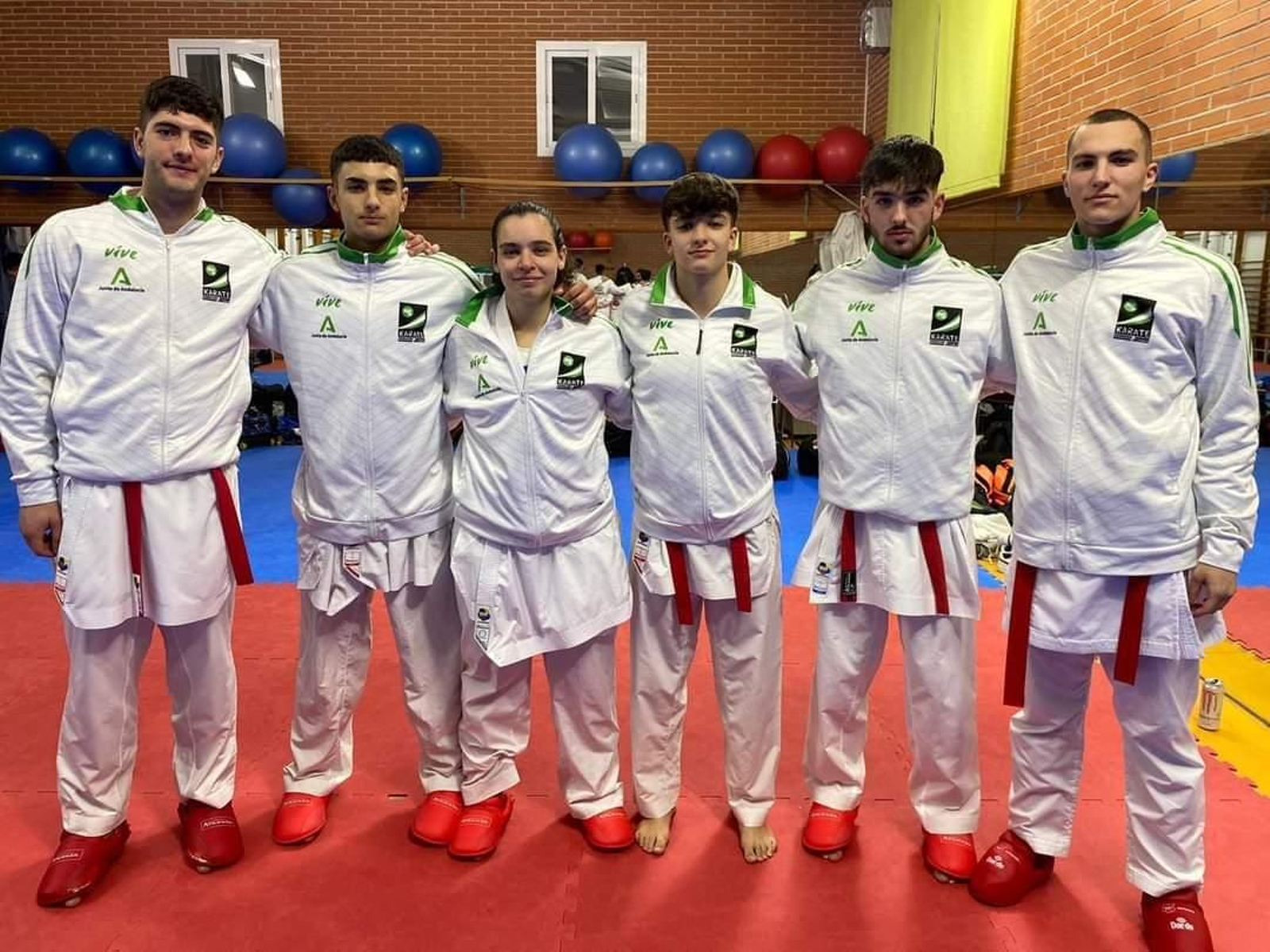Sofía Salgado, con varios compañeros de la selección andaluza que participó en el Memorial Ángel Sáez.