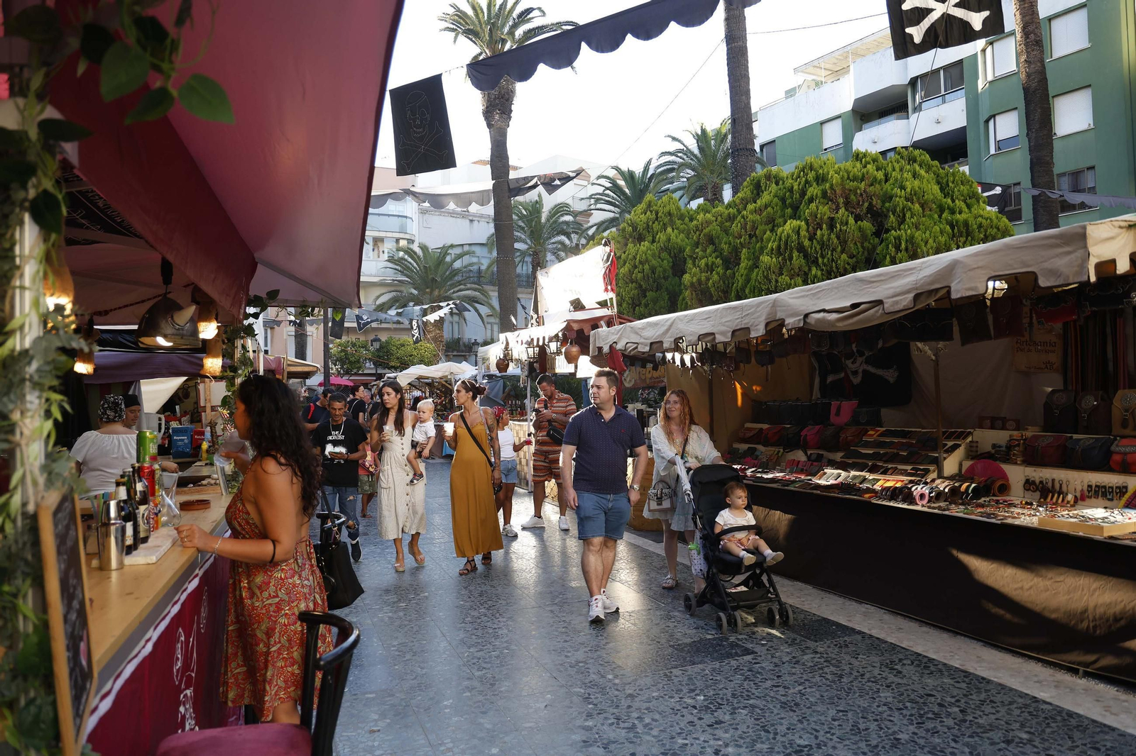Las fotos del mercadillo pirata en La Línea