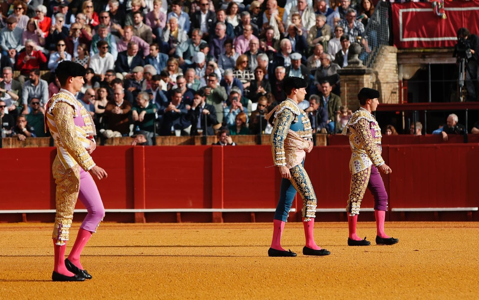 Paseíllo en la plaza de la Maestranza.