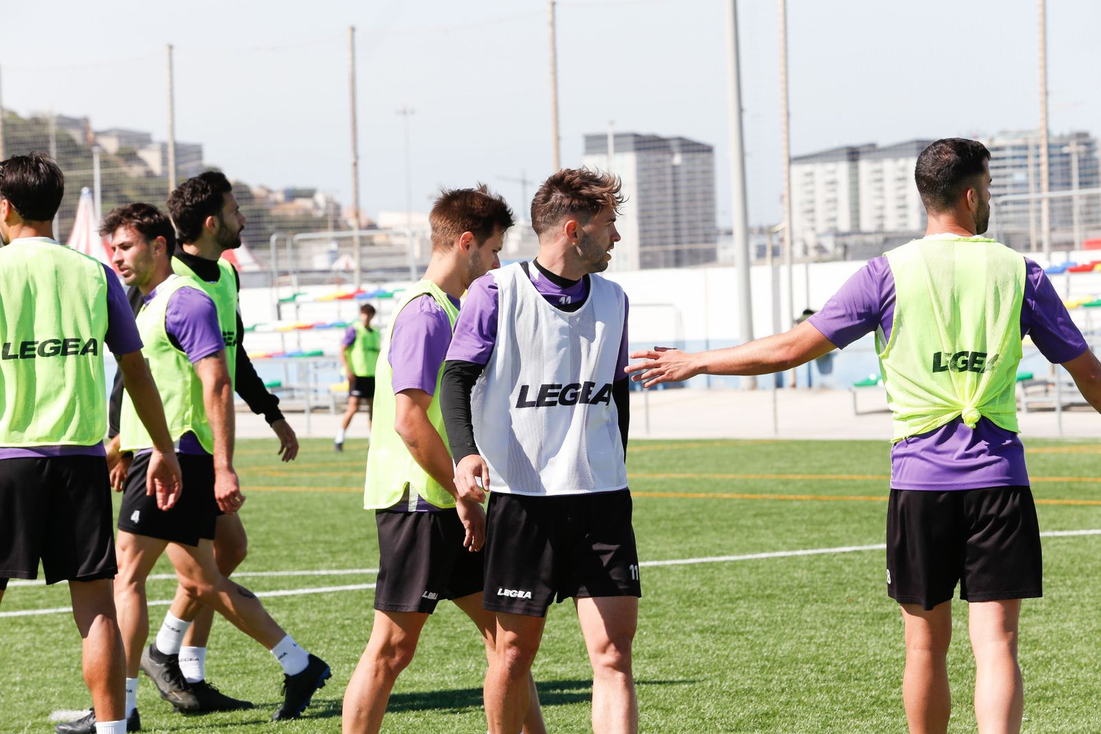 La Balona prepara sobre césped sintético el partido en Lebrija