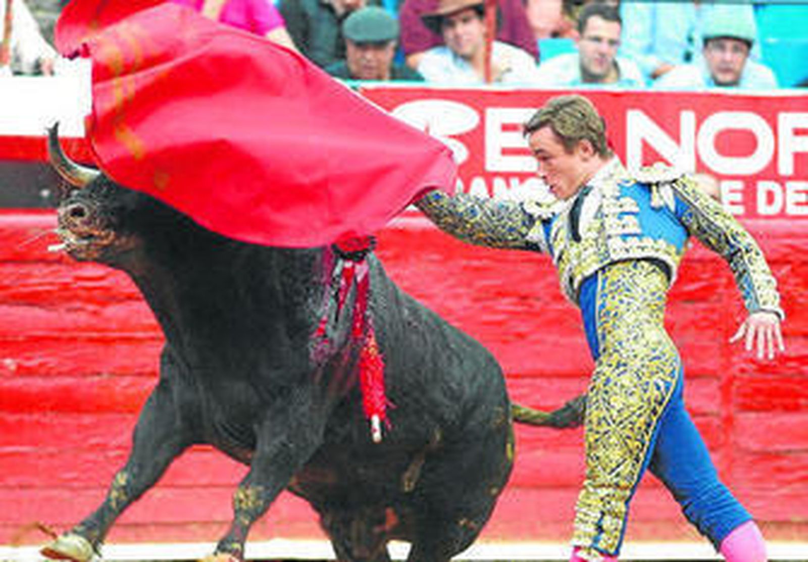 Juan Bautista, en un pase de pecho en la México.