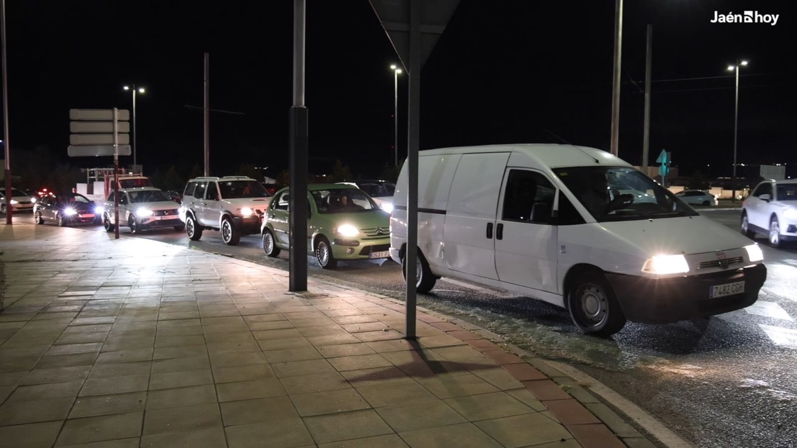 Quejas por las colas kilométricas en el Polígono de los Olivares