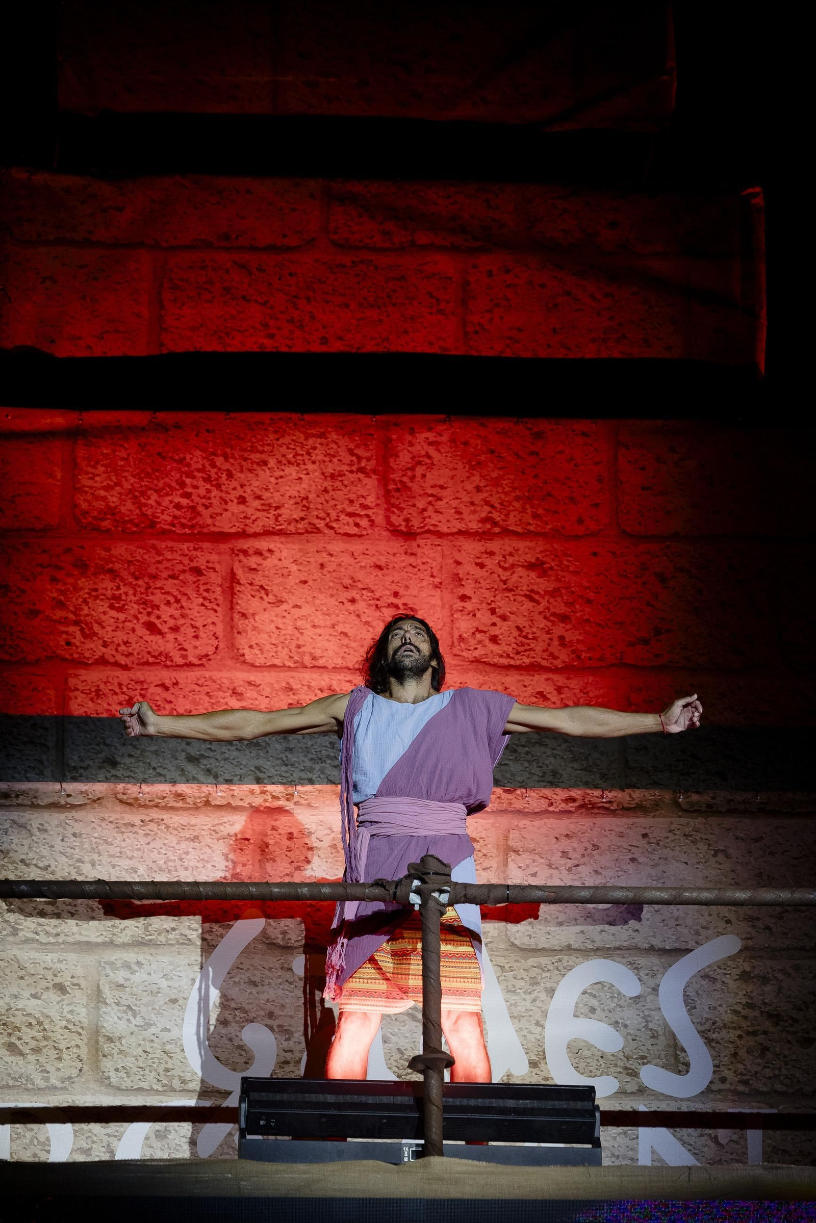 Las imágenes de "Foedus, Gaditanorum", el espectáculo de clausura del festival Cádiz Romana en las Puertas de Tierra
