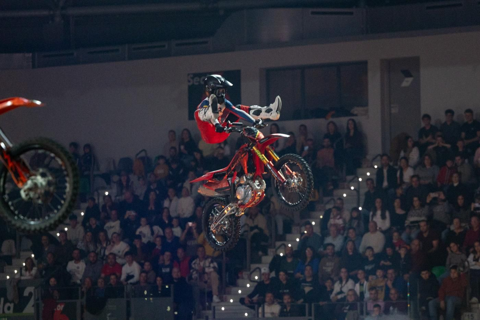 En imágenes: el Soloflow Freestyle enamora en Jaén con acrobacias y espectáculo en estado puro
