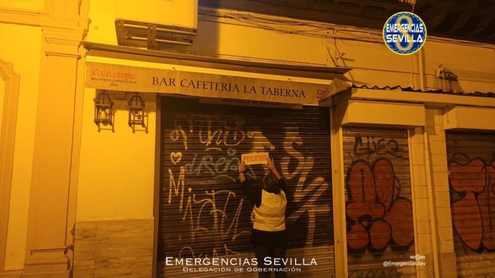 Precintan un bar cerca de El Prado por incumplir los horarios