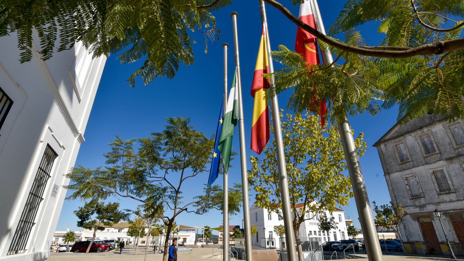 Luto por el asesinato machista de María Isabel en San Roque