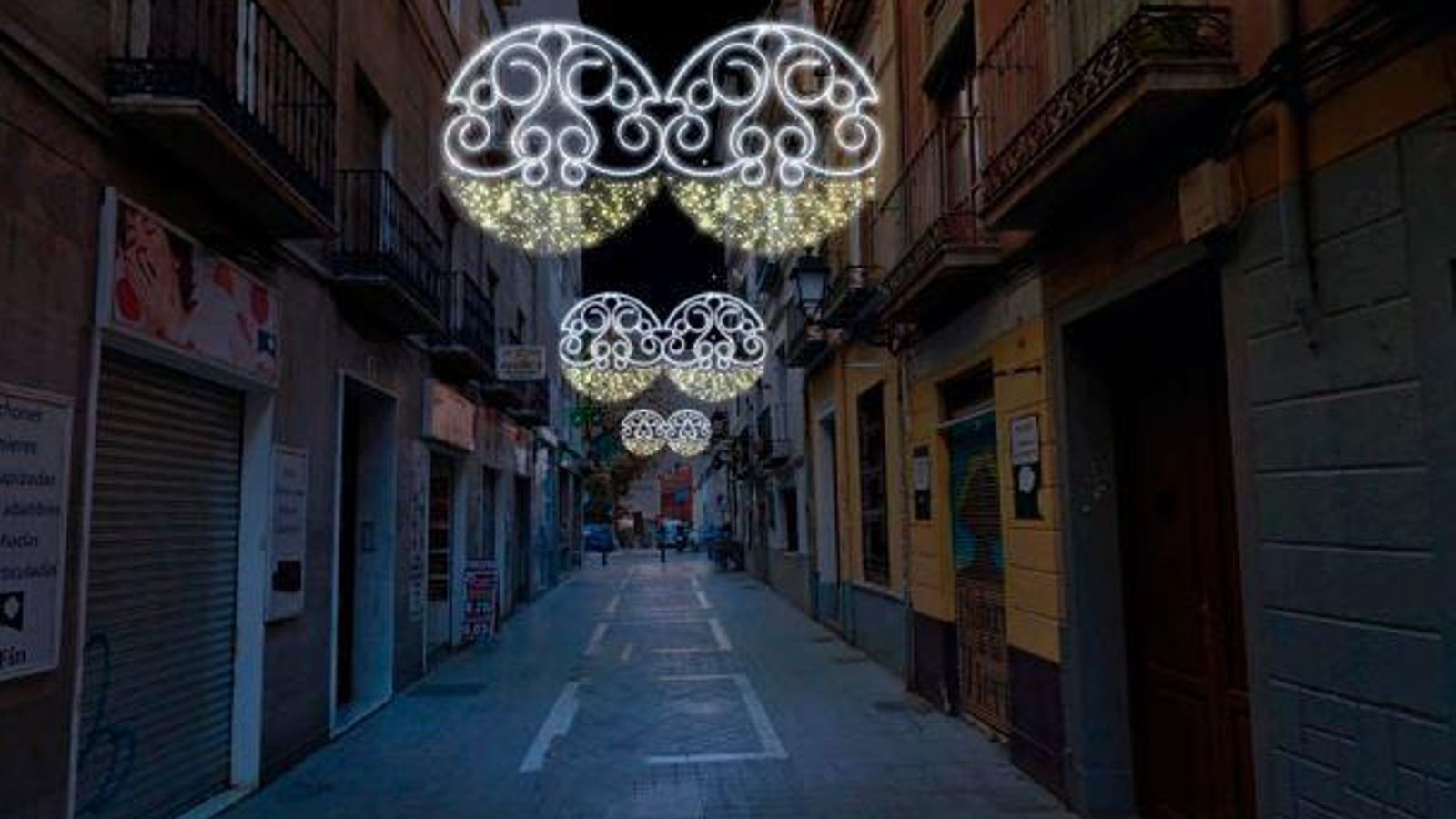 Mismos motivos que los operarios colocaban esta mañana