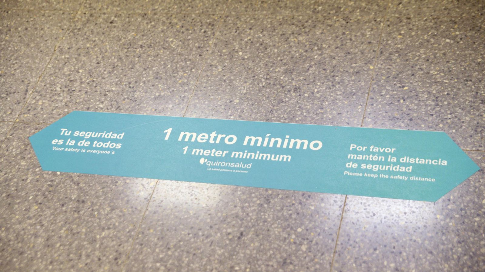 Marca de seguridad en el suelo del centro.