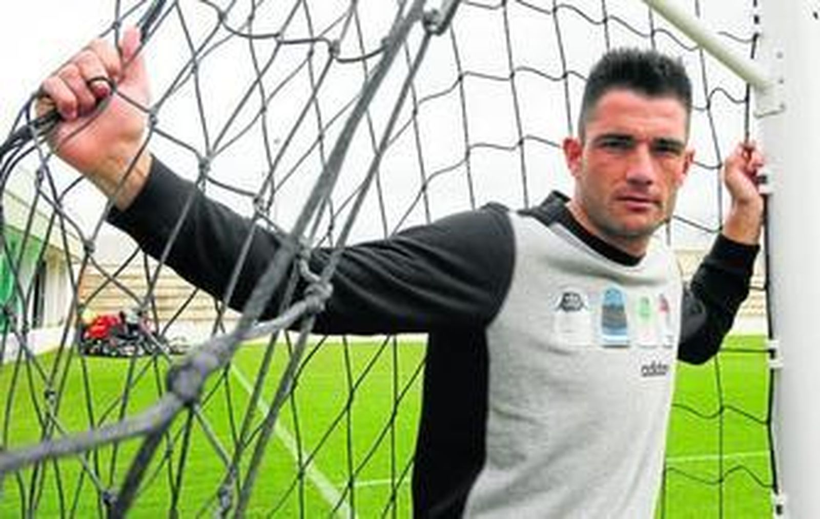 Adán, en una de las portería de la ciudad deportiva de Los Bermejales.
