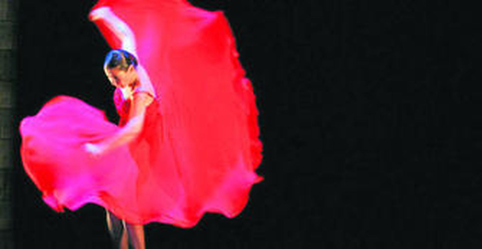 Sara Baras, durante el espectáculo, ayer en el Palacio de Congresos de La Línea.