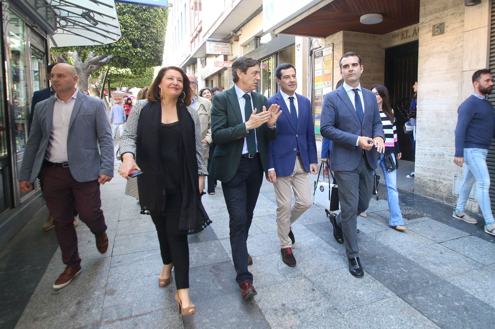 Las imágenes de la visita de Juanma Moreno a Almería