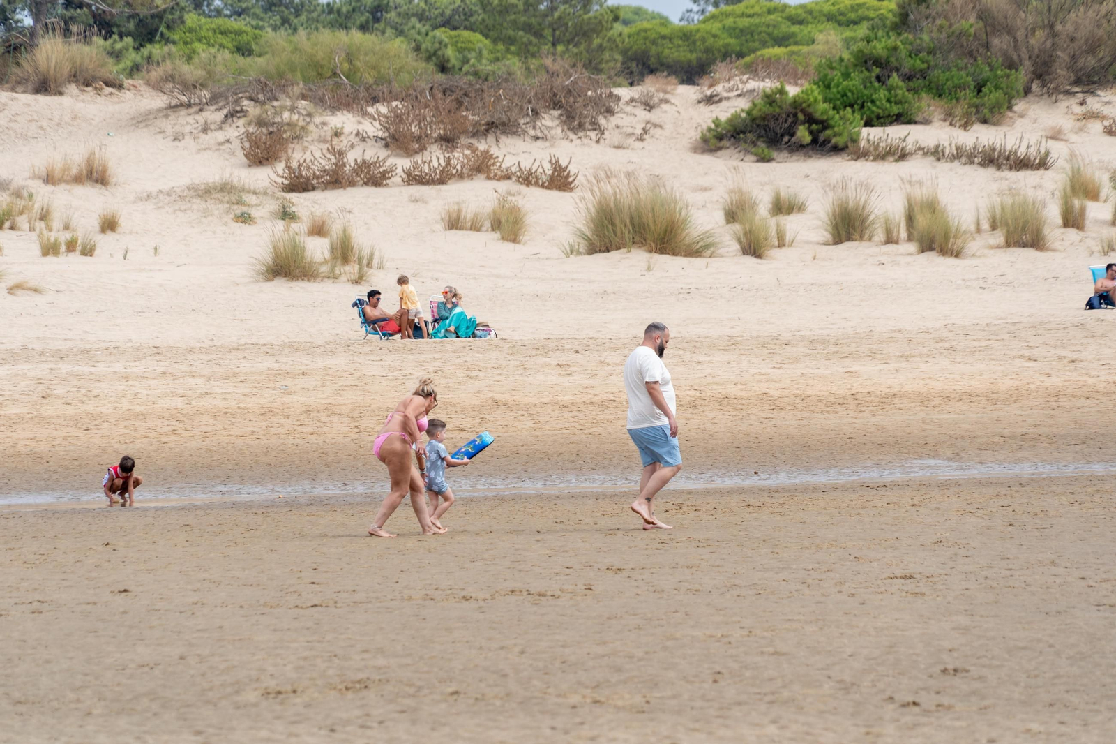 La mañana nublada en las playas de El Portíl