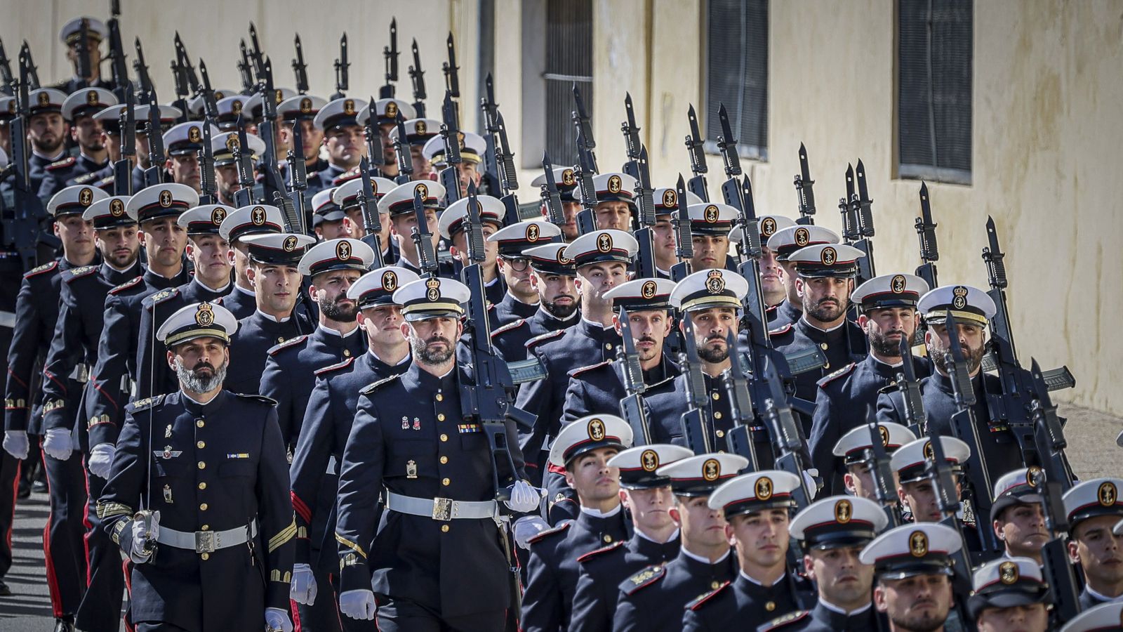 Las imágenes de la celebración del 489º Aniversario de la Infantería de Marina en Cádiz
