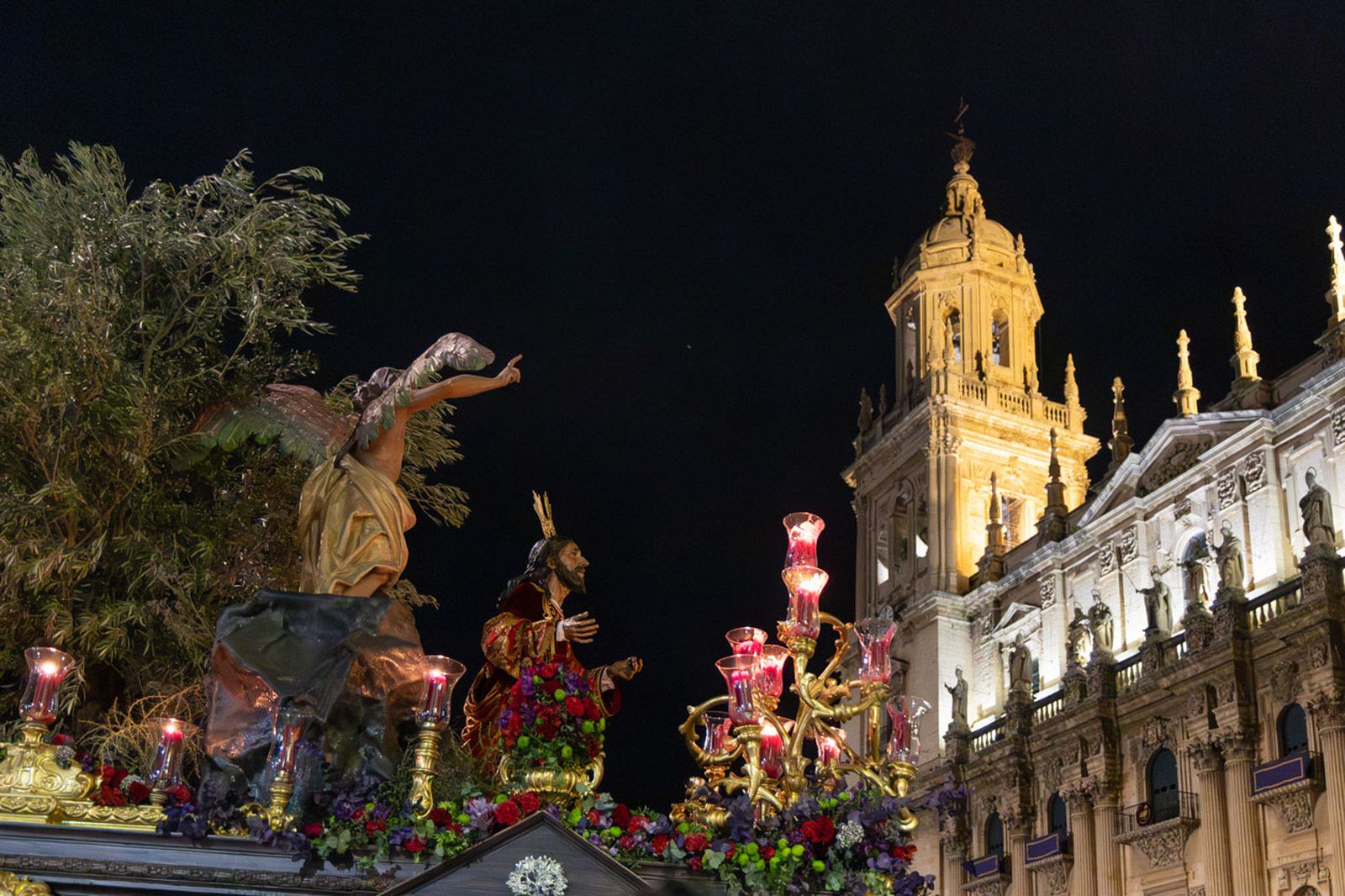 Los jiennenses arropan a las tres cofradías de la tarde en un Domingo de Ramos más caluroso de lo esperado (II)