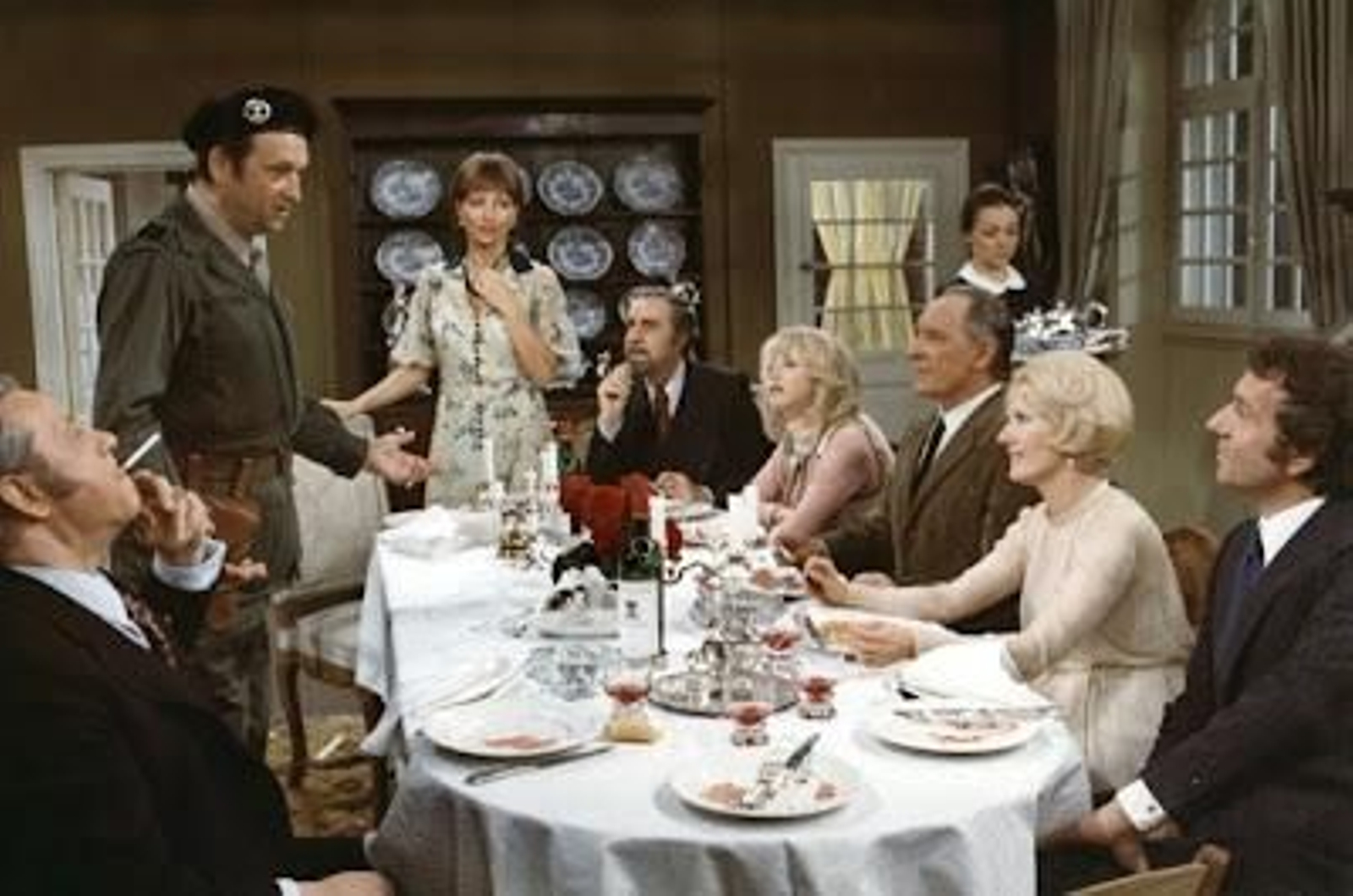 Fotograma de 'El discreto encanto de la burguesía', de Luis Buñuel.
