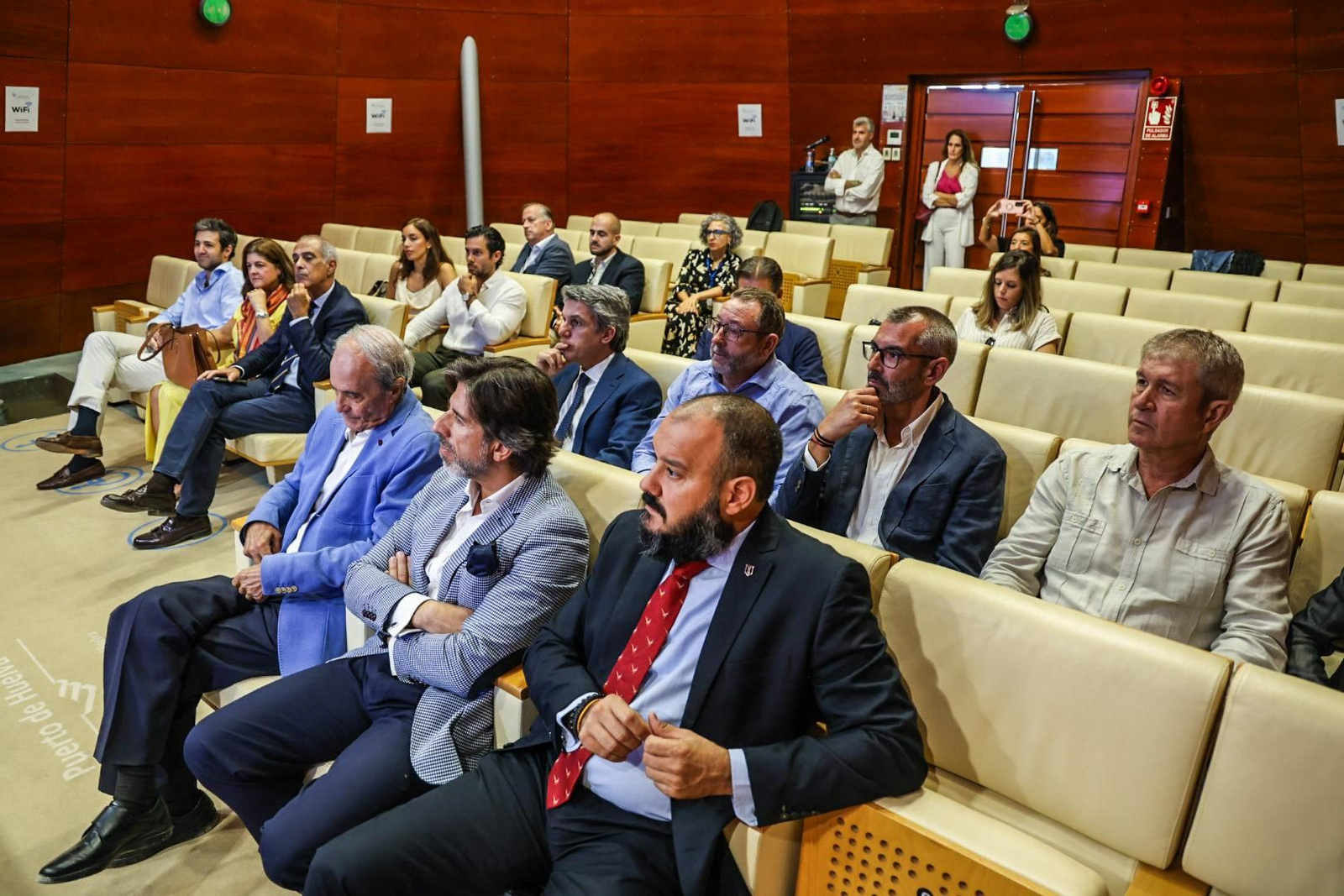 Imágenes del acto de bienvenida del Puerto de Huelva al Club de Negocios Talento de Sevilla, organizada por el Club Cámara de Huelva