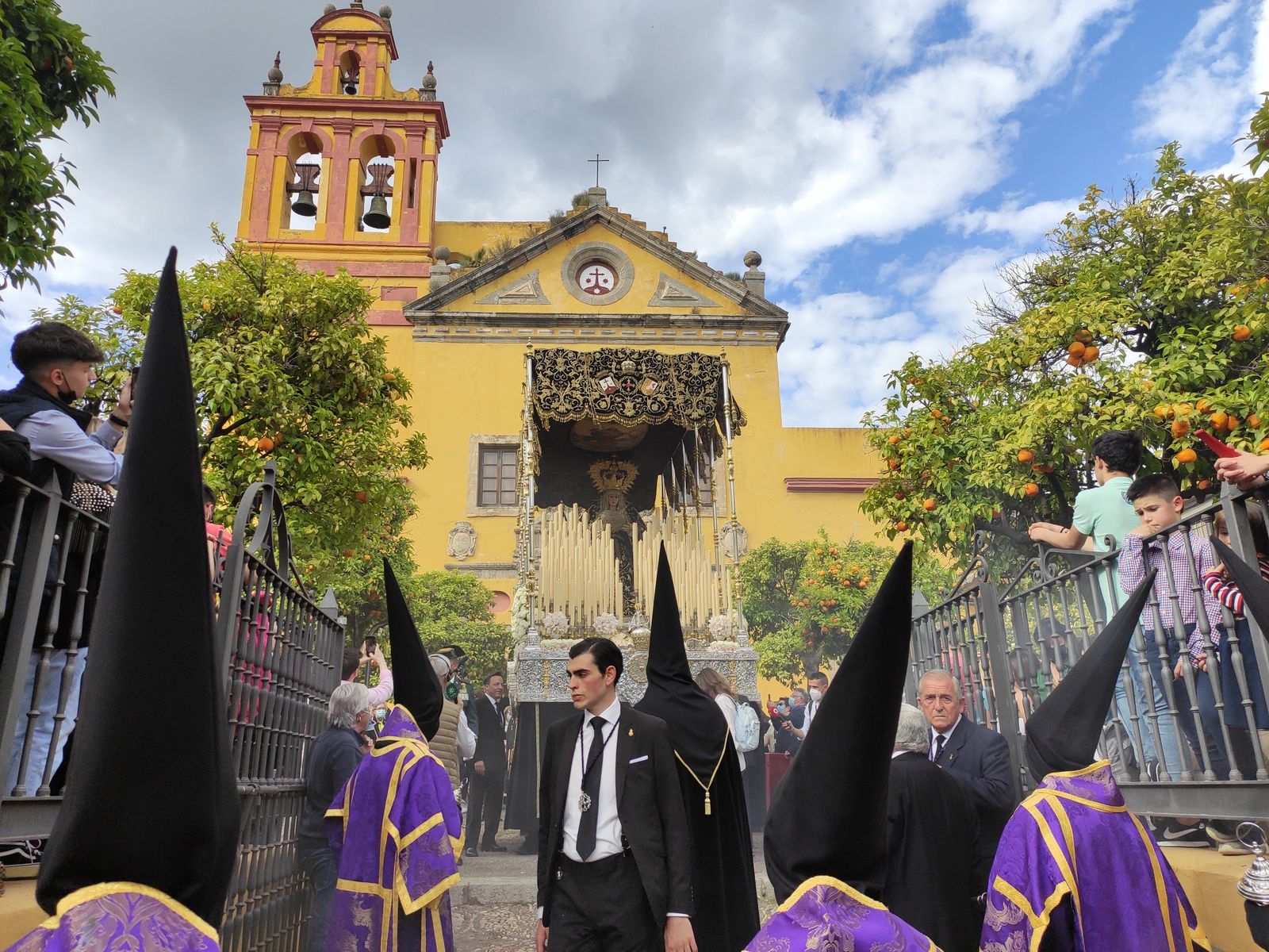 Jueves Santo en Córdoba: La procesión del Caído, en imágenes