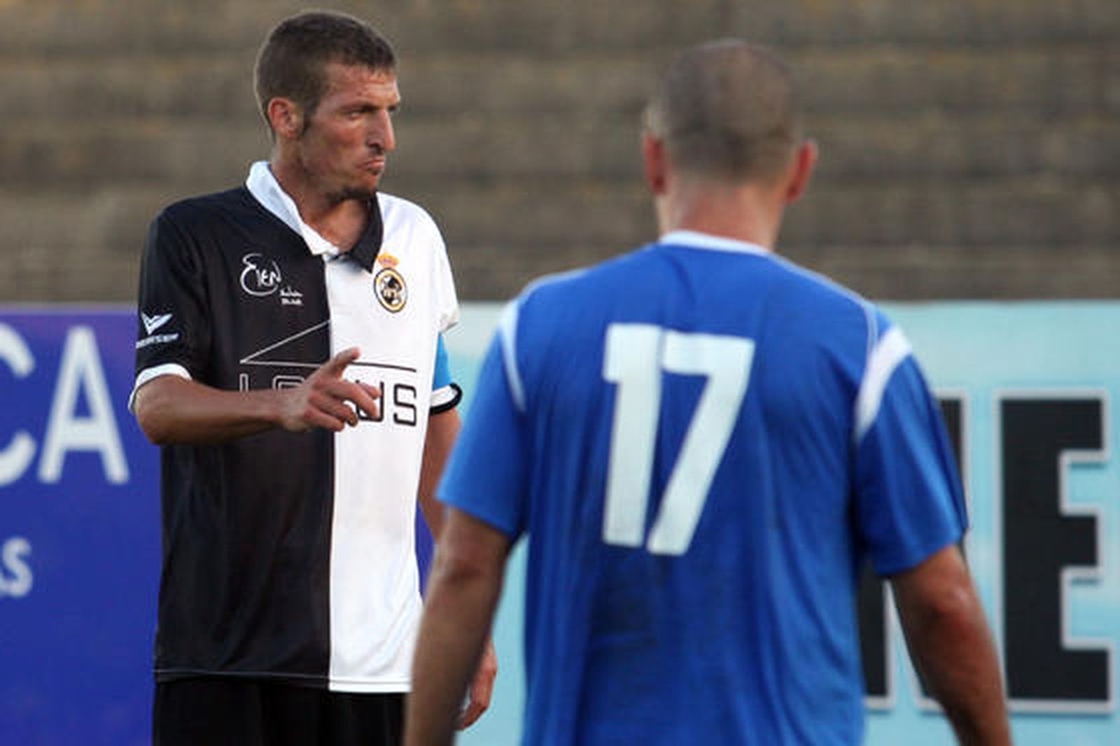 Tras la victoria en el partido 2-0, el San Roque consigue situarse en la zona cálida de la clasificación  

Foto: Paco Guerrero