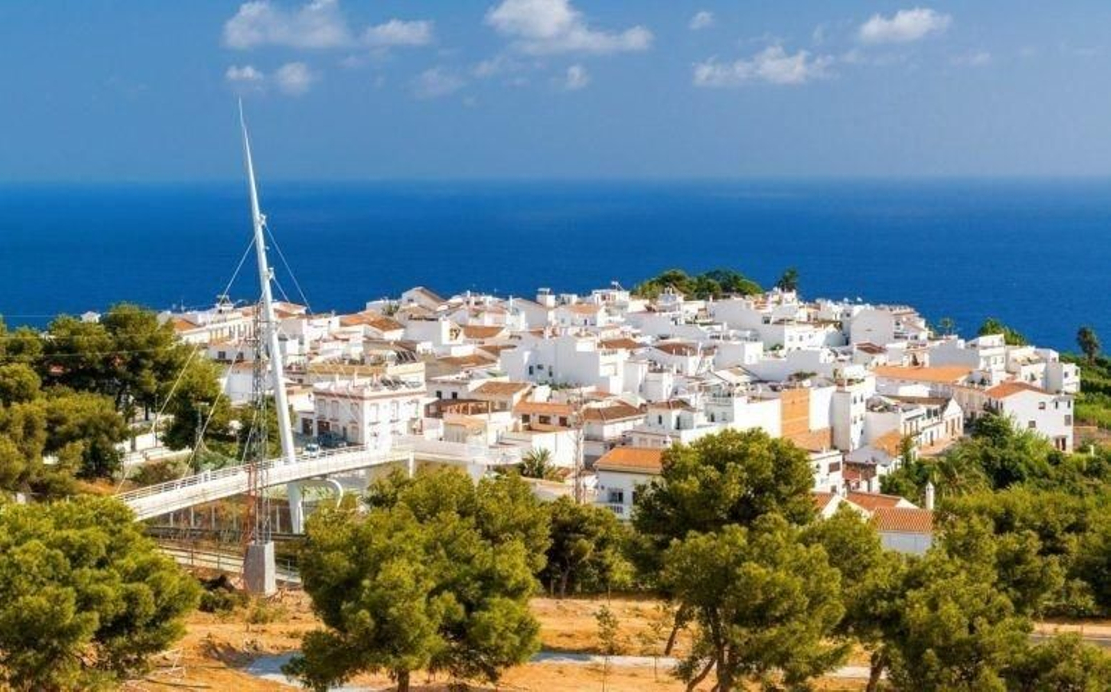 Vista del núcleo de población de Maro.
