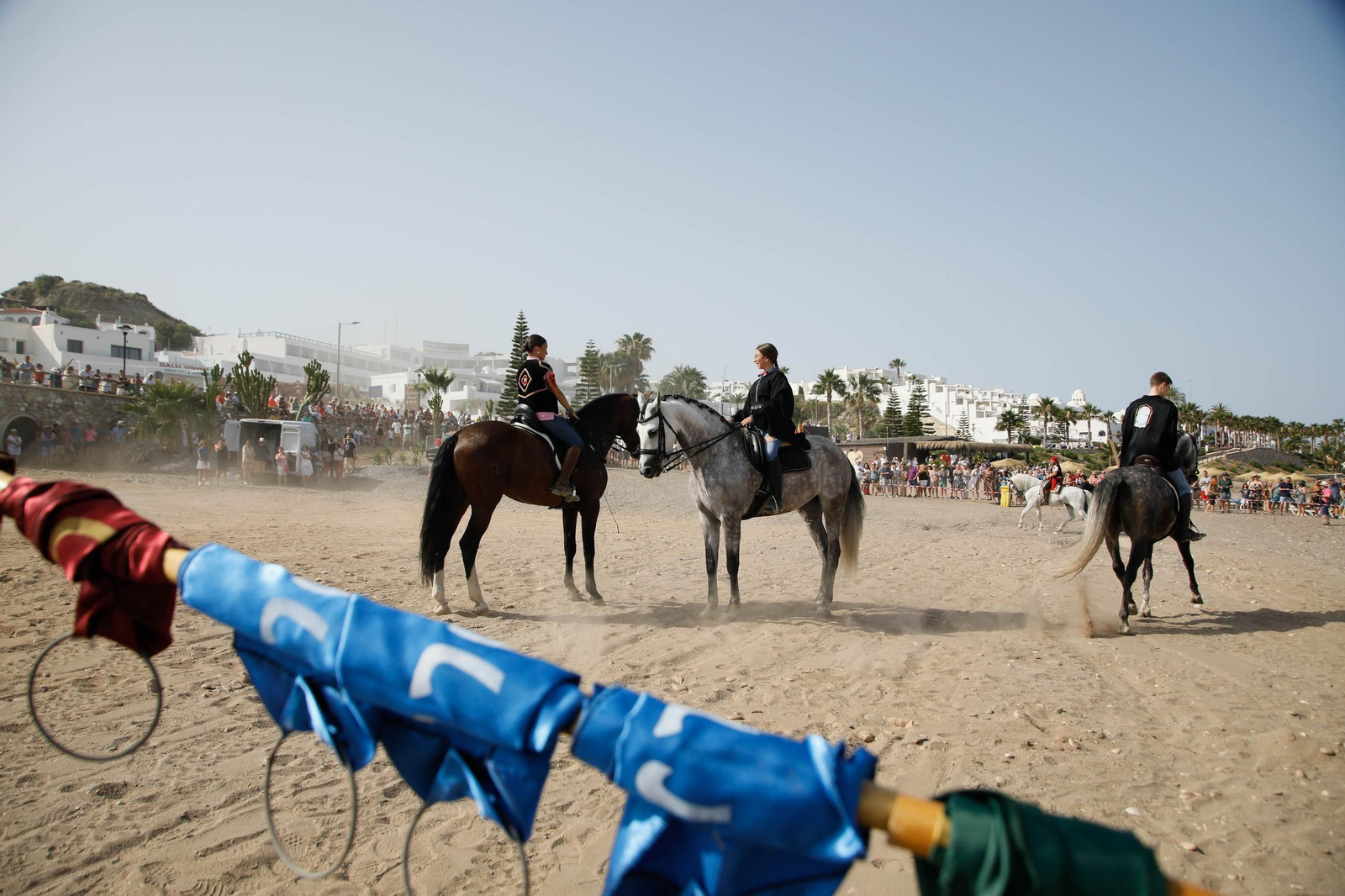 La carrera de cintas y la exhibición de caballos de los Moros y Cristianos de Mojácar, en imágenes