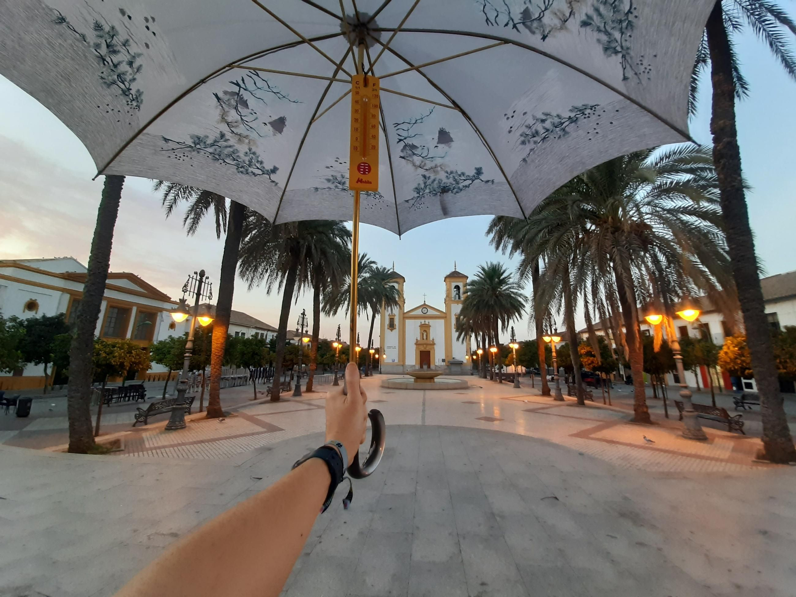 Toma de temperatura en la plaza de Cañero.