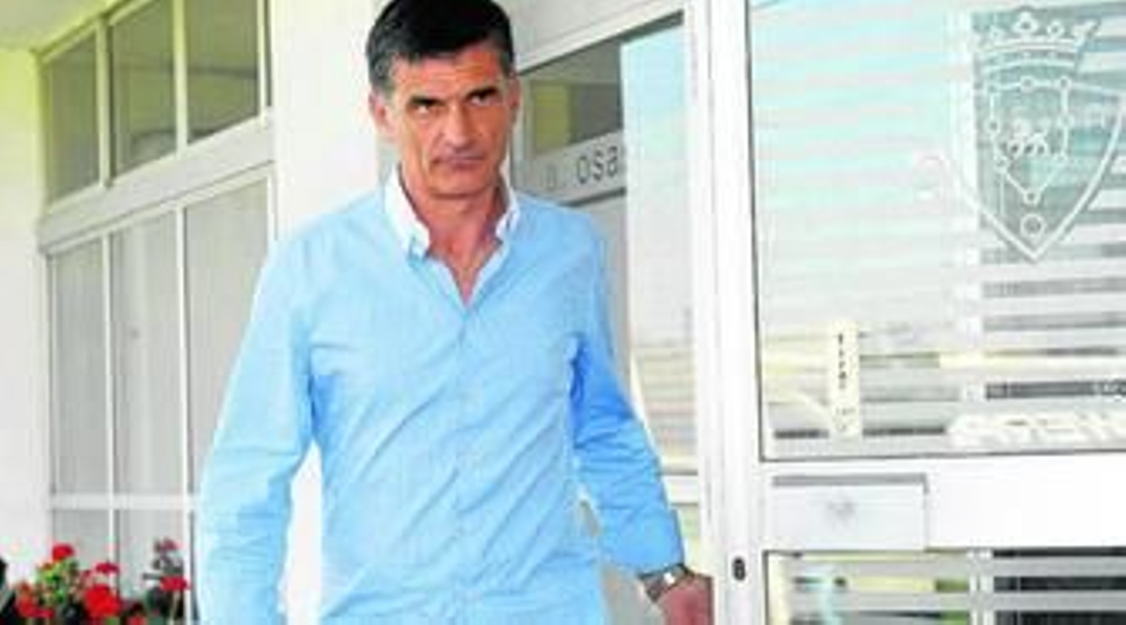 José Luis Mendilibar abandona las instalaciones de Tajonar.