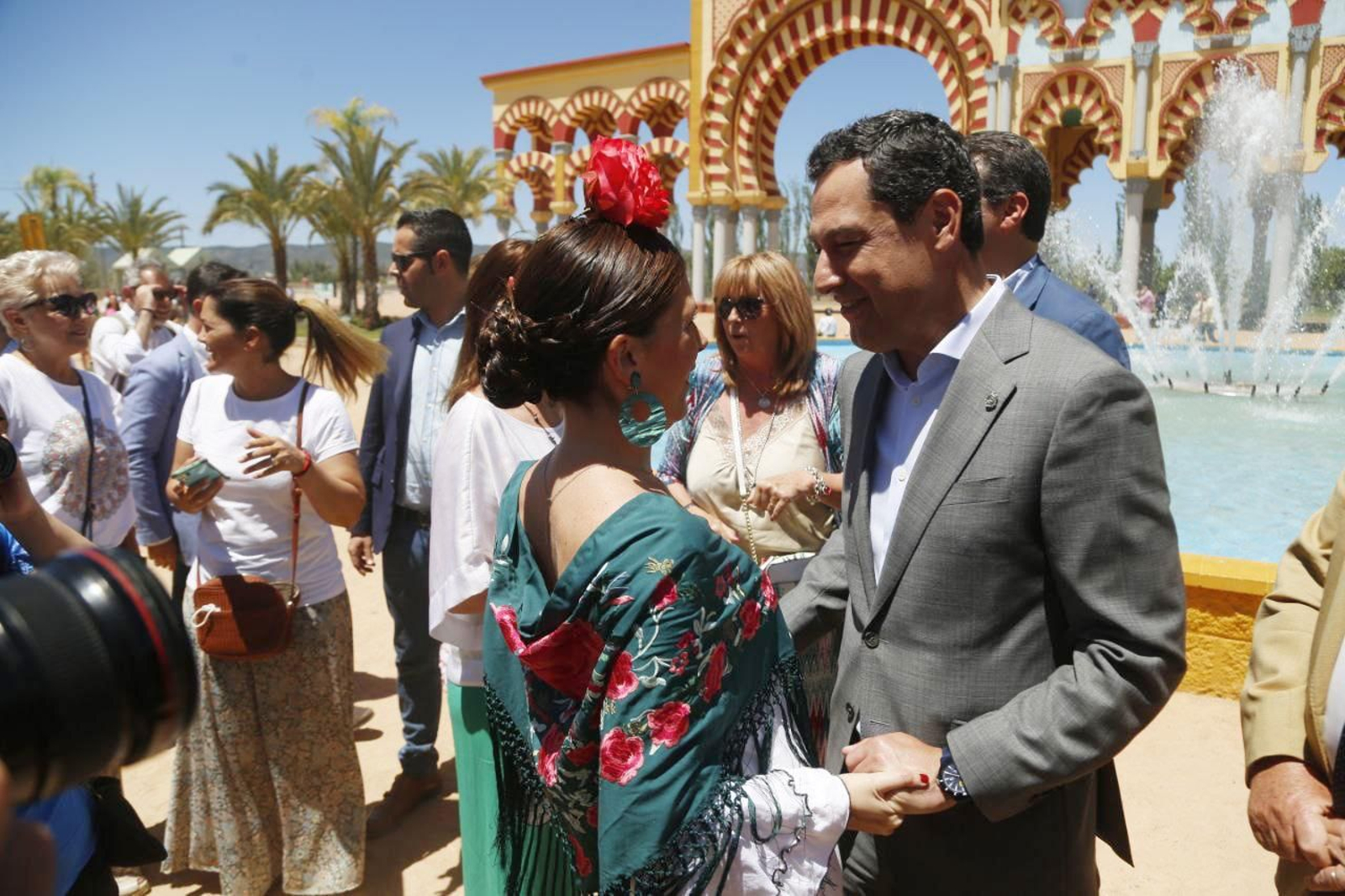 La visita de Juanma Moreno a la Feria de Córdoba, en imágenes