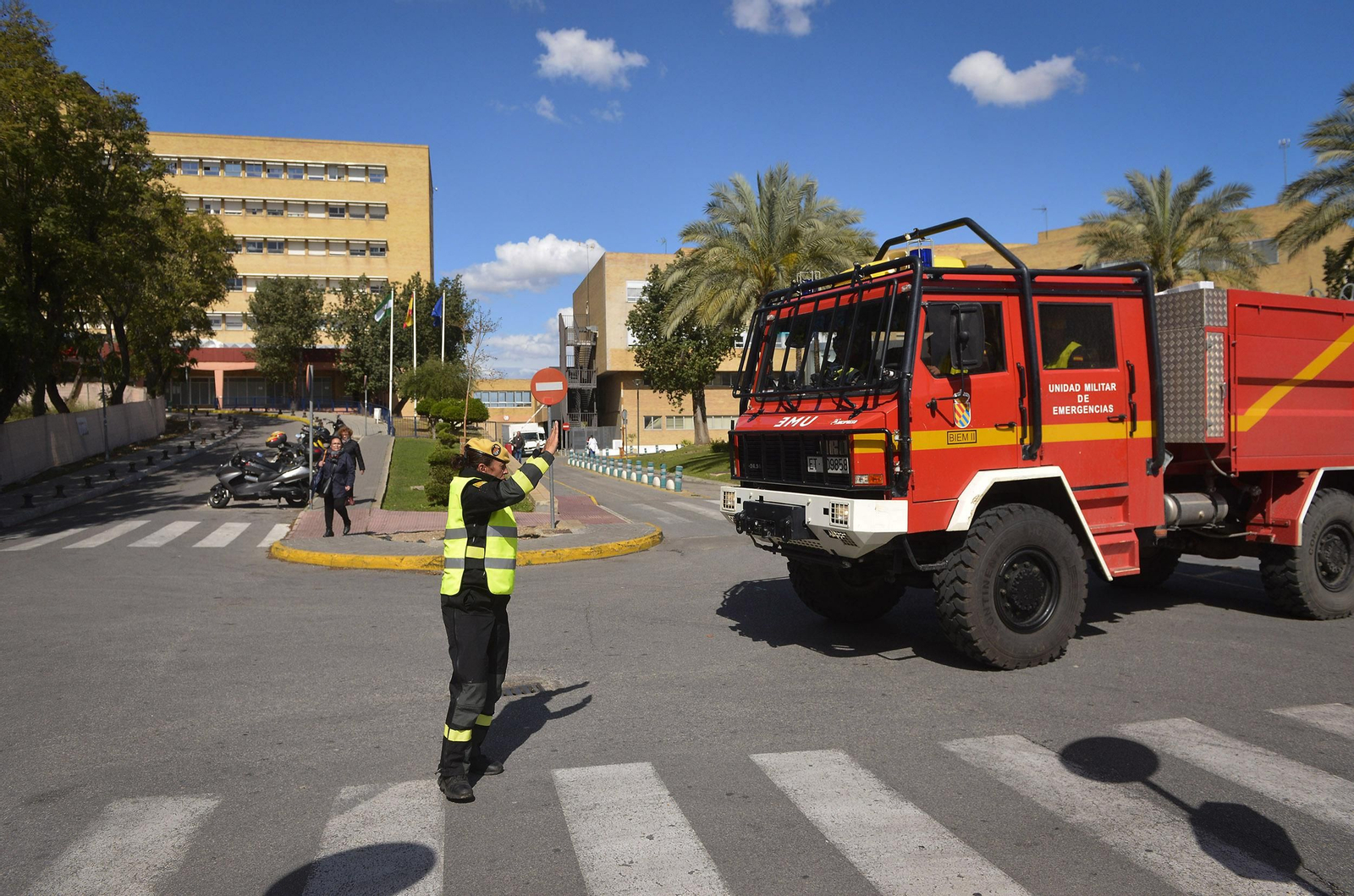 Coronavirus: Las imágenes del segundo día laboral de cuarentena en Sevilla