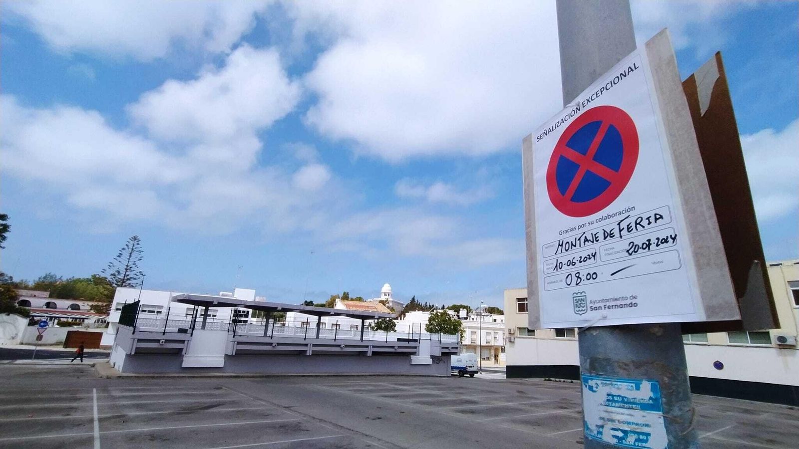 Prohibición de estacionar en la bolsa de aparcamiento por el montaje de la Feria.