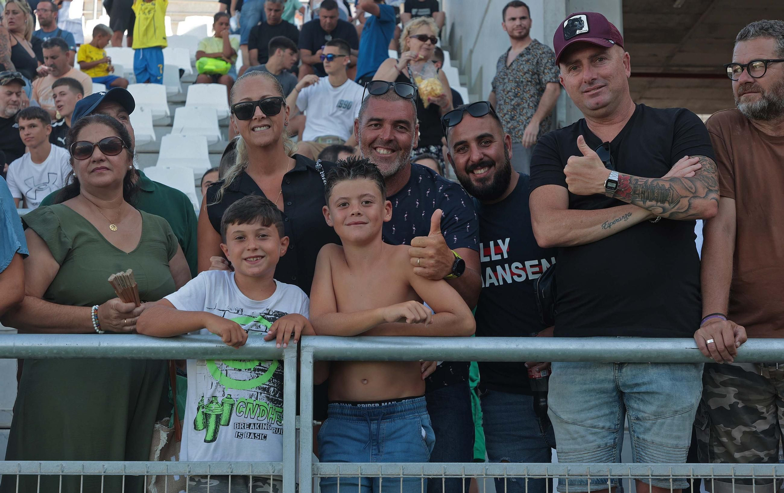 Búscate durante el Granada - Al Nassr en el Ciudad de La Línea