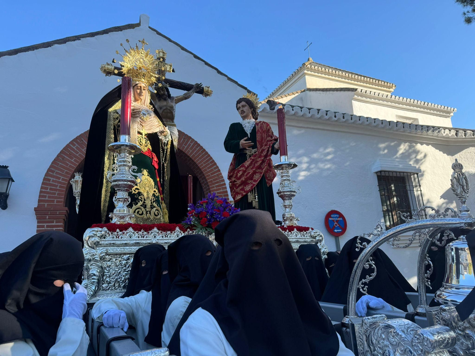 El Cristo de la Paz y el Yacente el Viernes Santo en Mijas, en imágenes