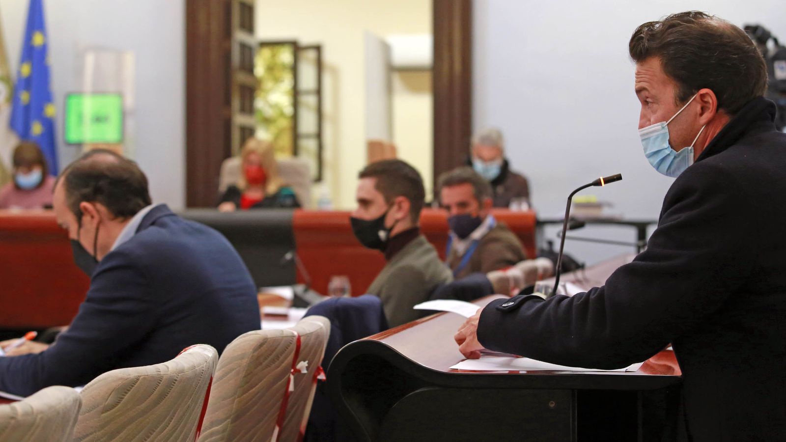 Carlos Pérez y Manuel Méndez, de Ciudadanos, durante un pleno.
