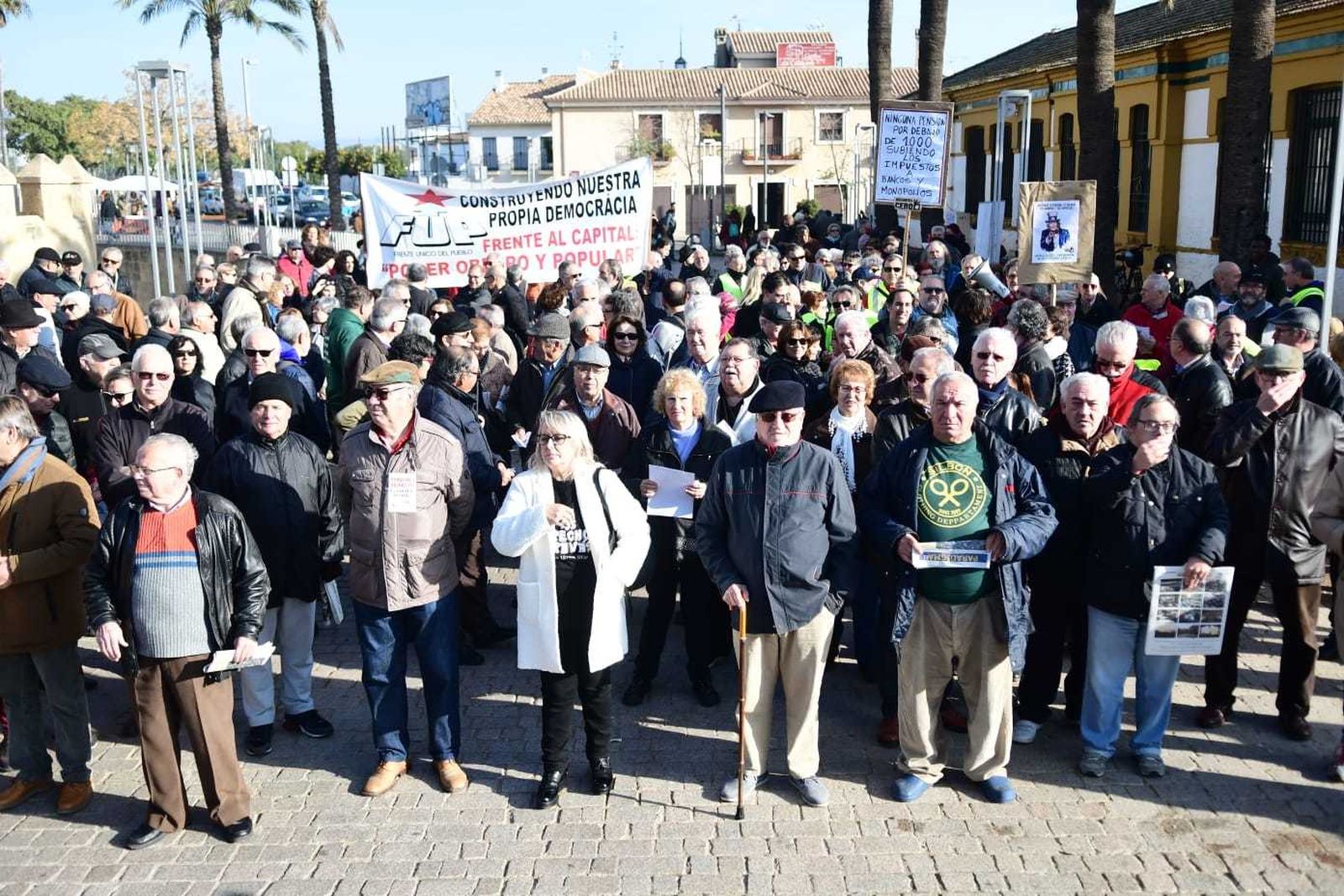 Un momento de la protesta en el entorno de la Calahorra.