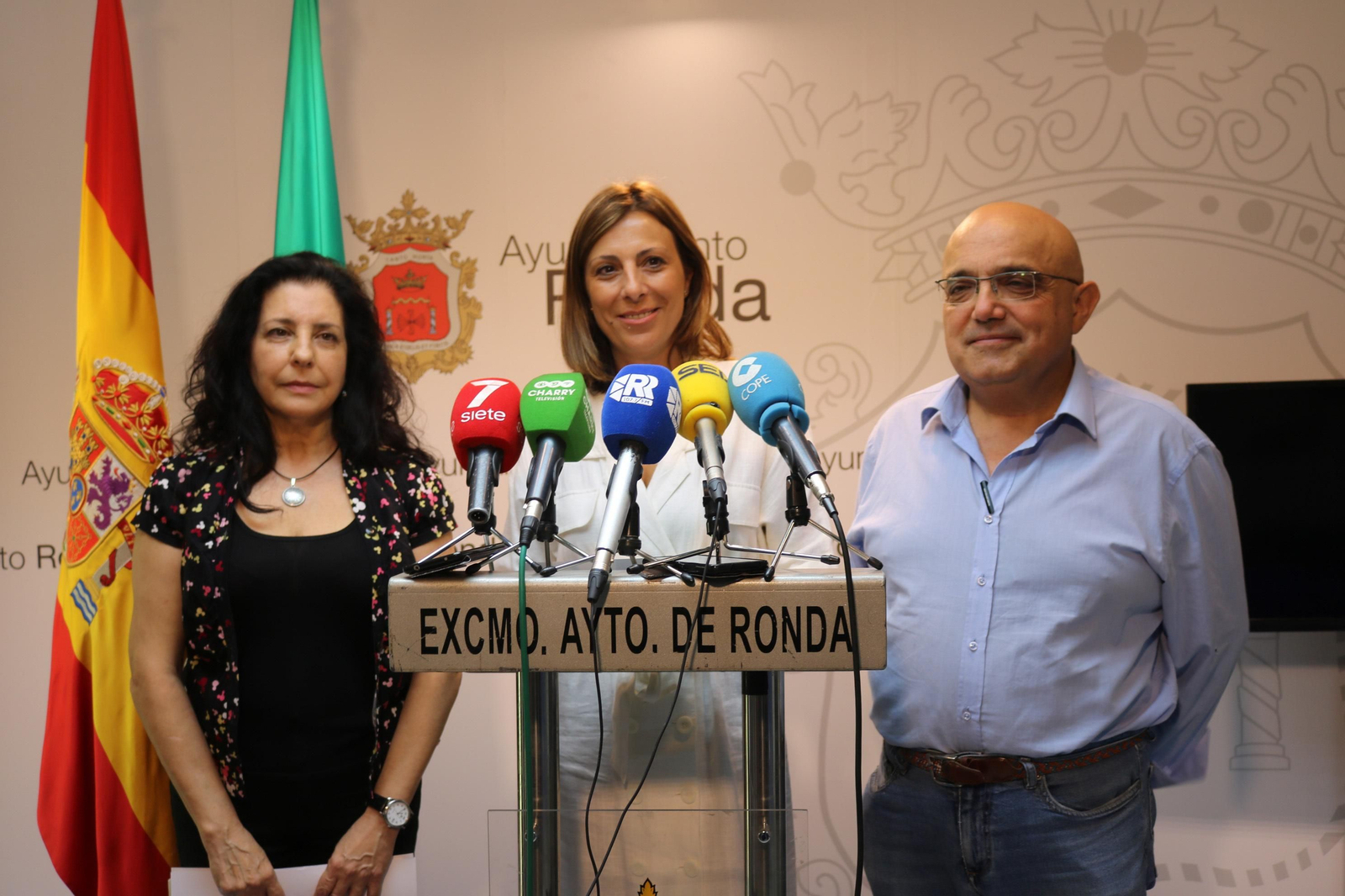 La alcaldesa de Ronda junto a la primera teniente de alcalde y el delegado de Urbanismo