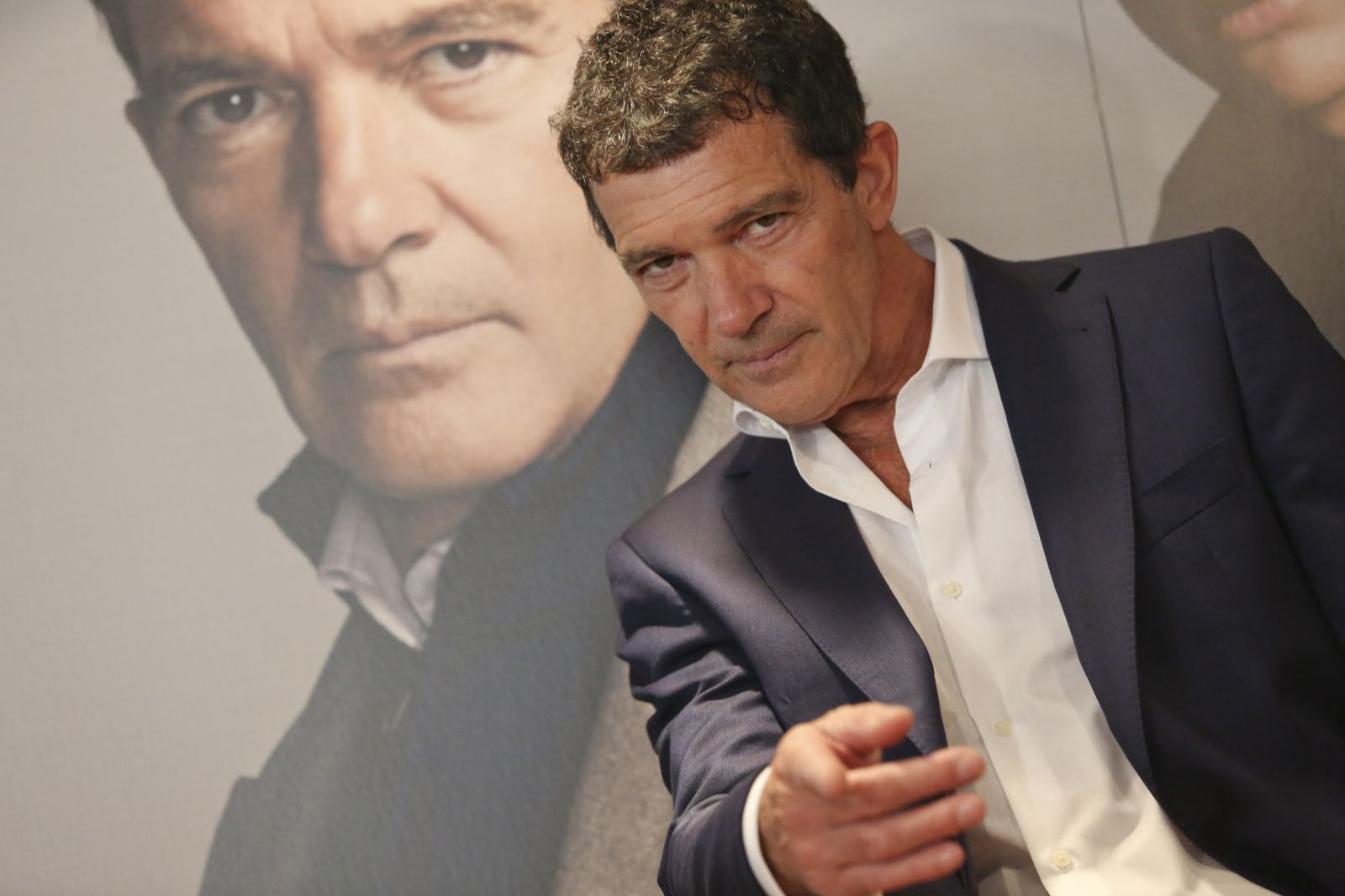 Antonio Banderas posa en la presentación de este miércoles de la nueva campaña de moda del Corte Inglés.