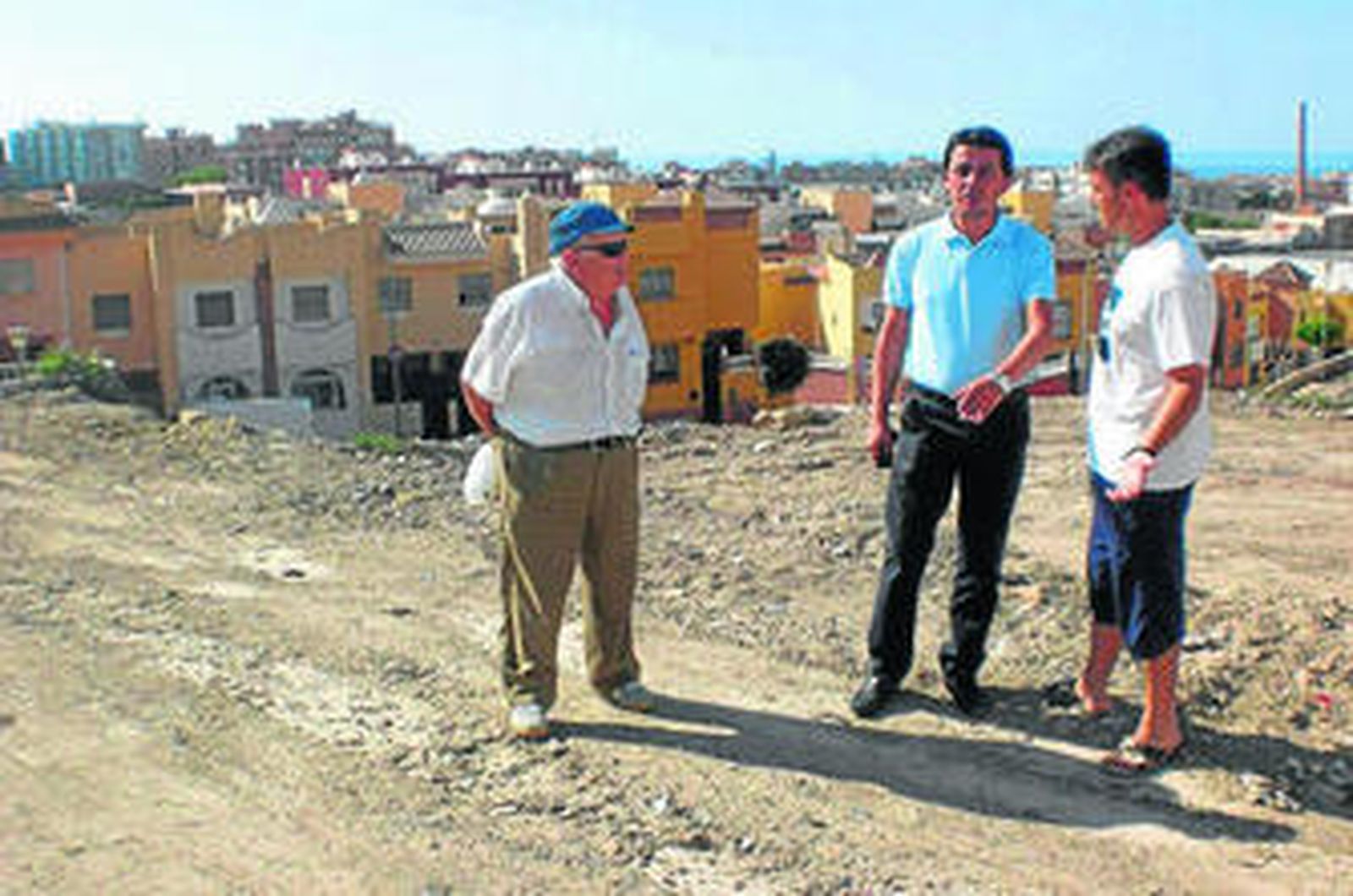 El concejal de Fomento, Manuel Guzmán, ha visitado recientemente el barrio de Piedras Redondas.