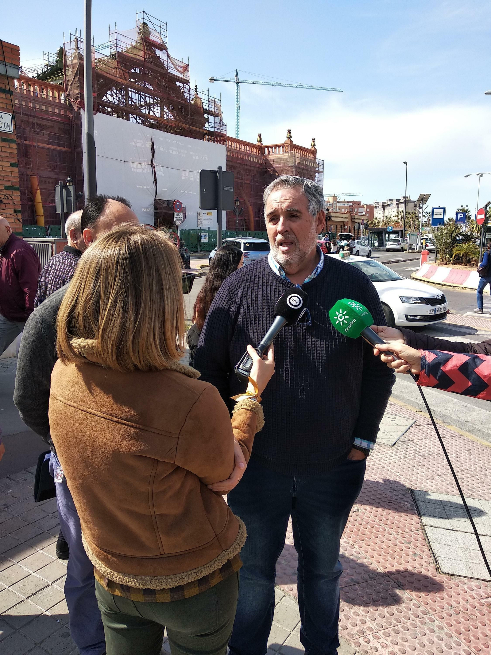 “A Sevilla en tren son siete horas, en seis vas de Madrid a Nueva York”