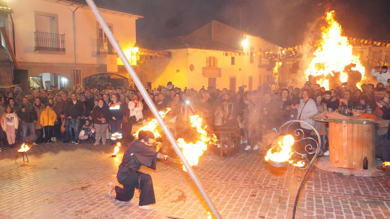 Danza junto al fuego.