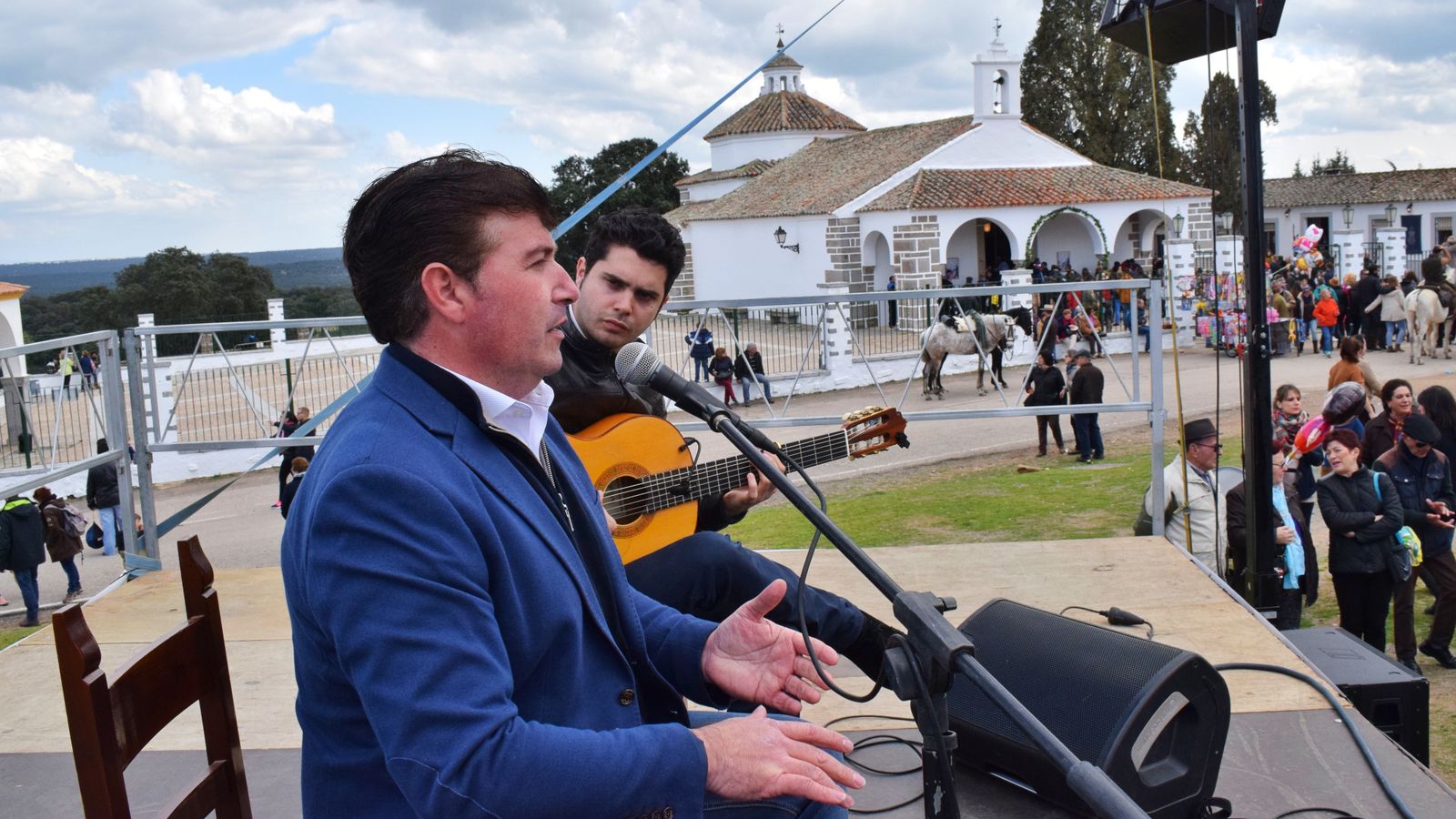Miles de personas celebran la romería de la Virgen de Luna en Pozoblanco