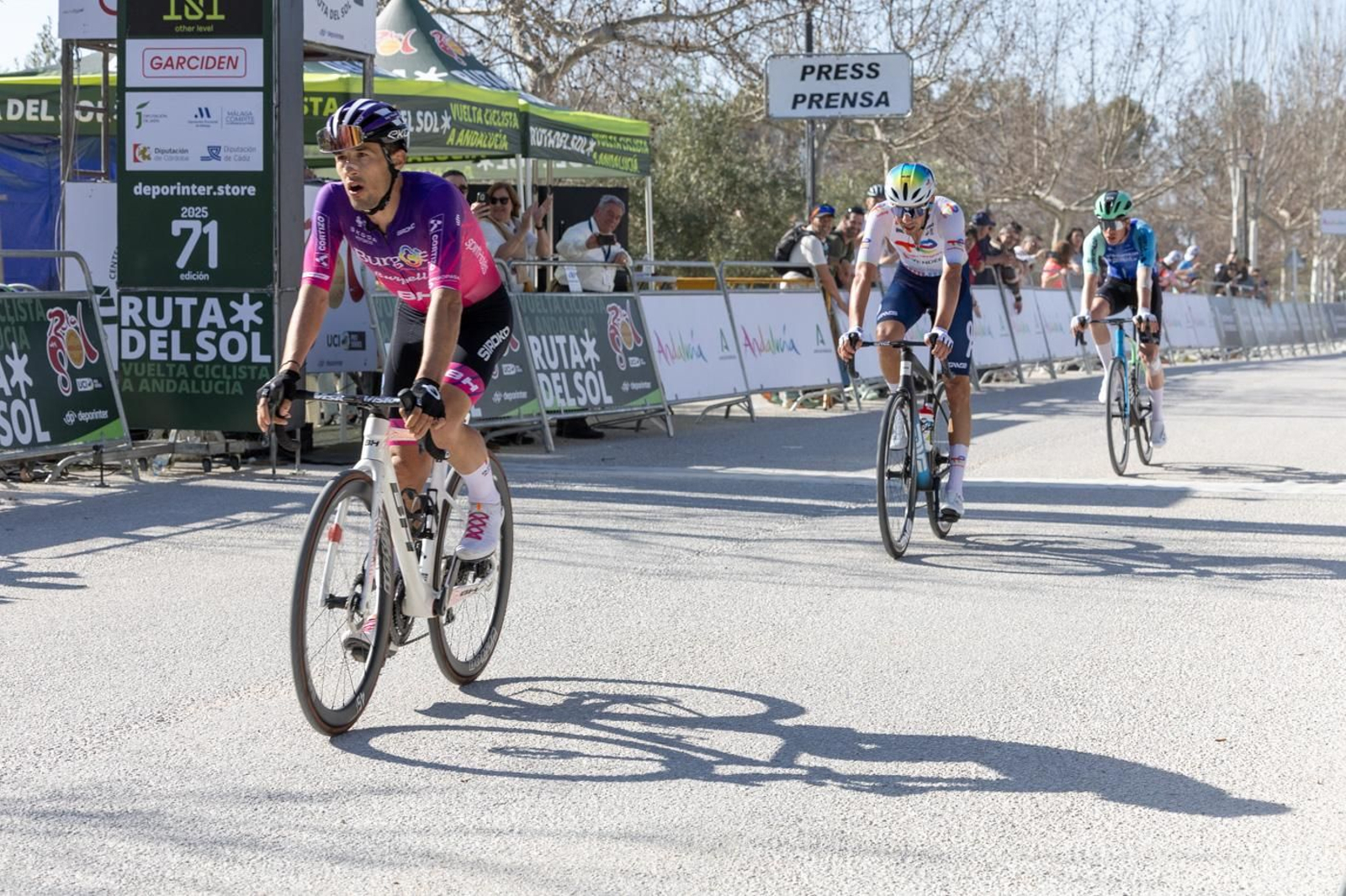 En imágenes: Torredelcampo disfruta de la meta de la Vuelta de Andalucía