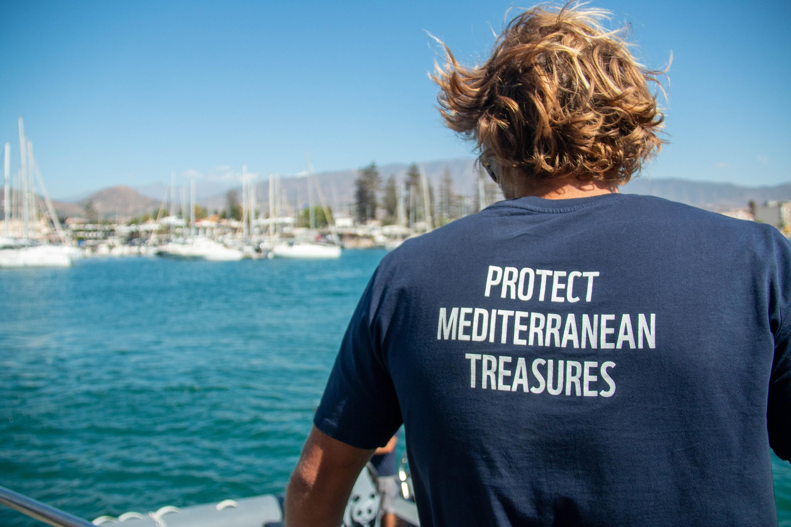 Una campaña científica en busca de la conservación de tiburones y rayas en el mar de Alborán