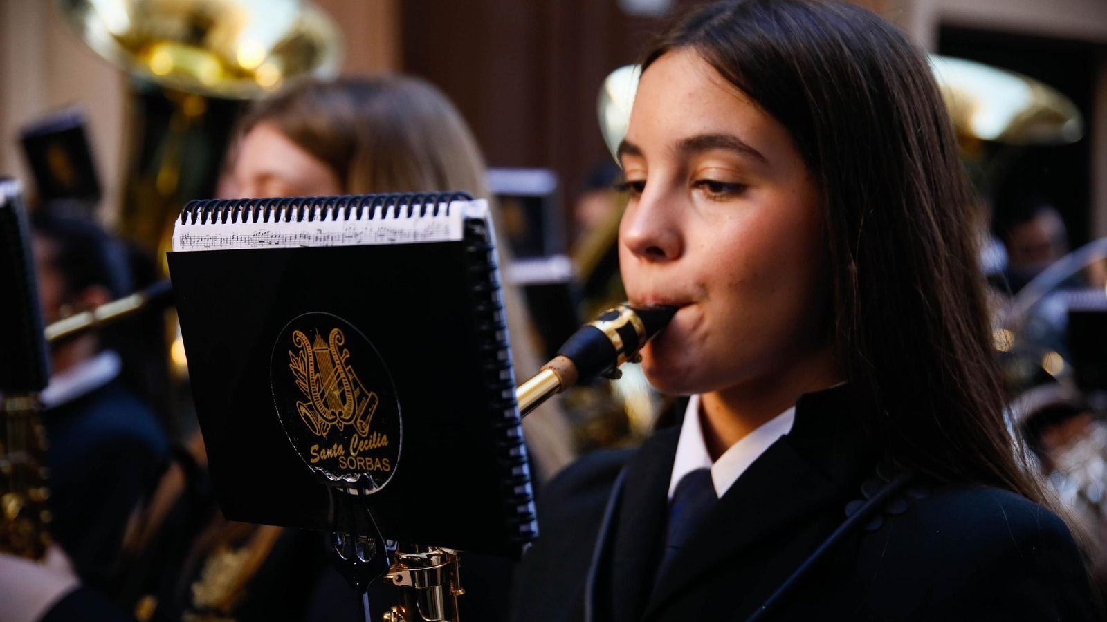 Vea la salida de la Hermandad de Los Ángeles de la Catedral de Almería