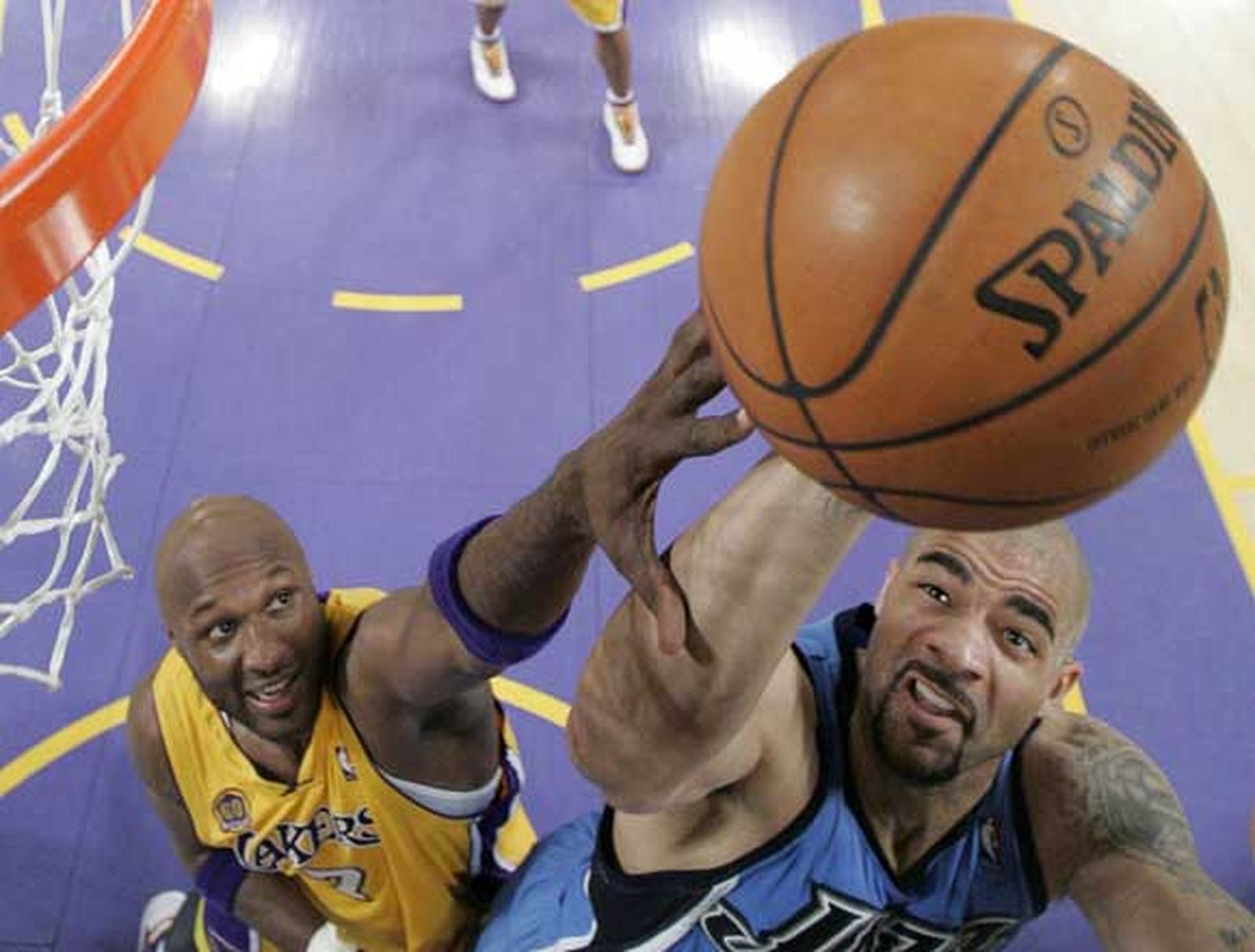 Lakers- Utah: (3-2) (111- 104): A un paso de la final